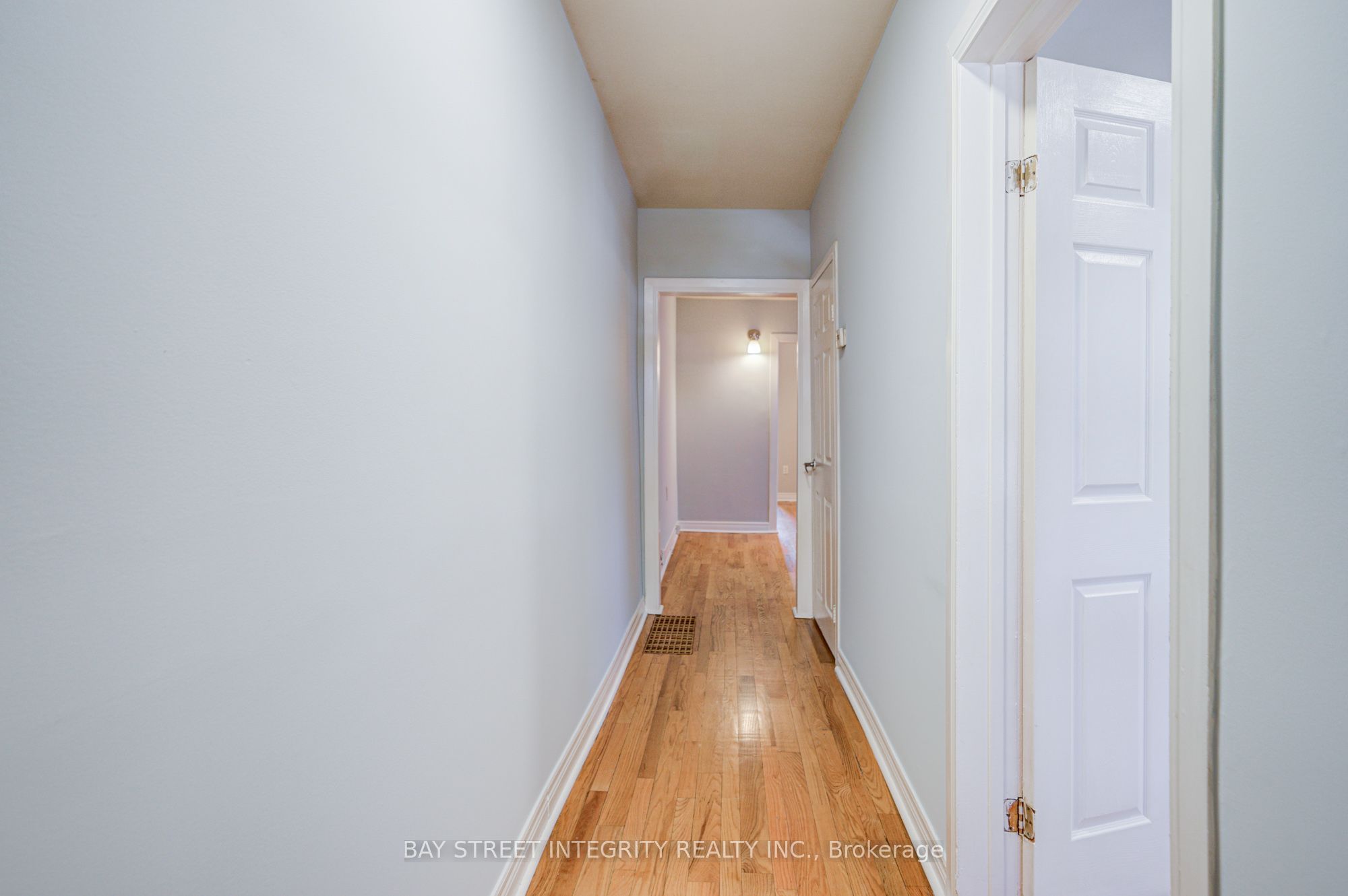19 Robinson Avenue, Toronto, ON M1L 3S8 photo 5