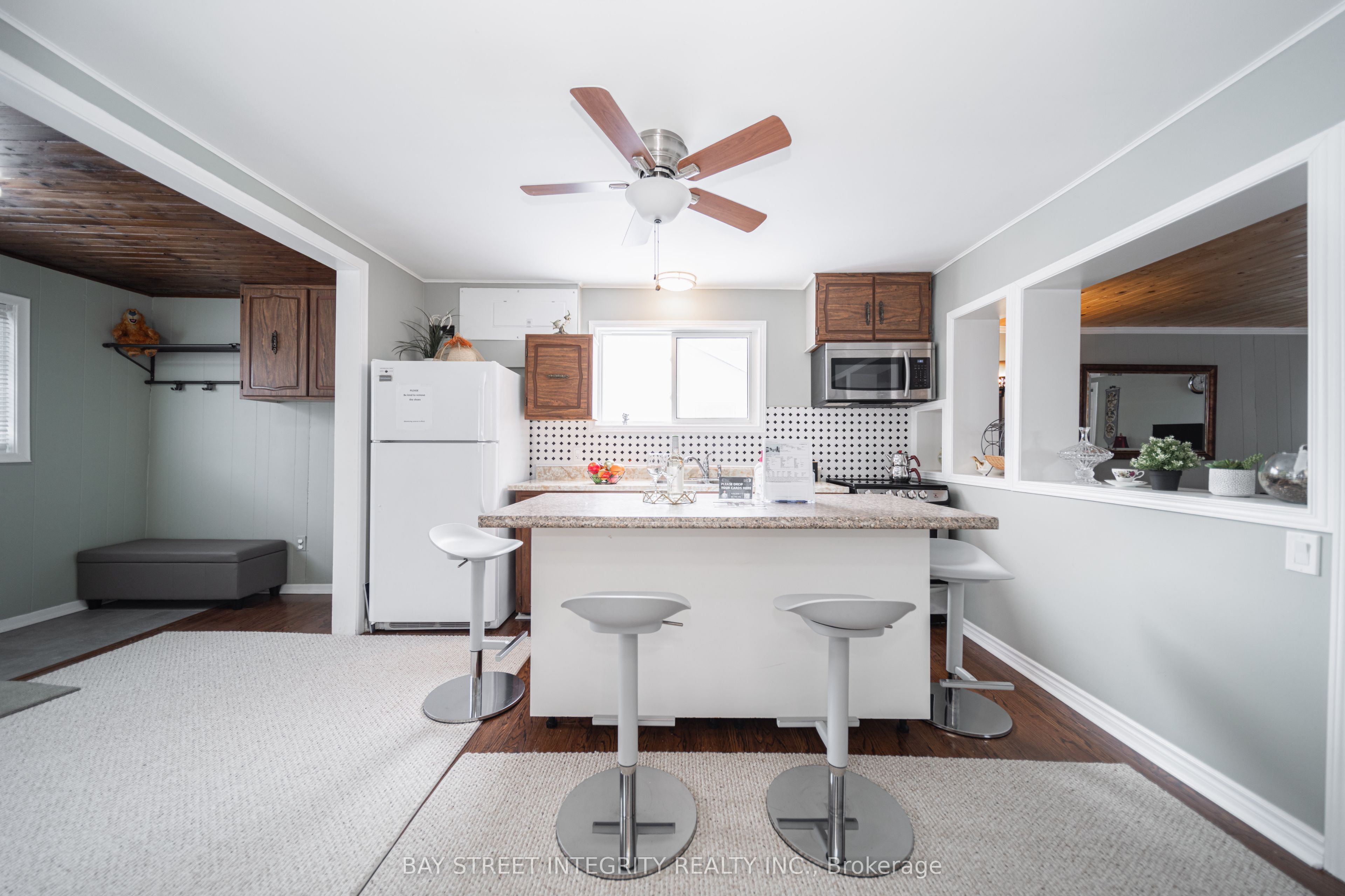 74 De La Salle Boulevard, Georgina, ON L0E 1S0
