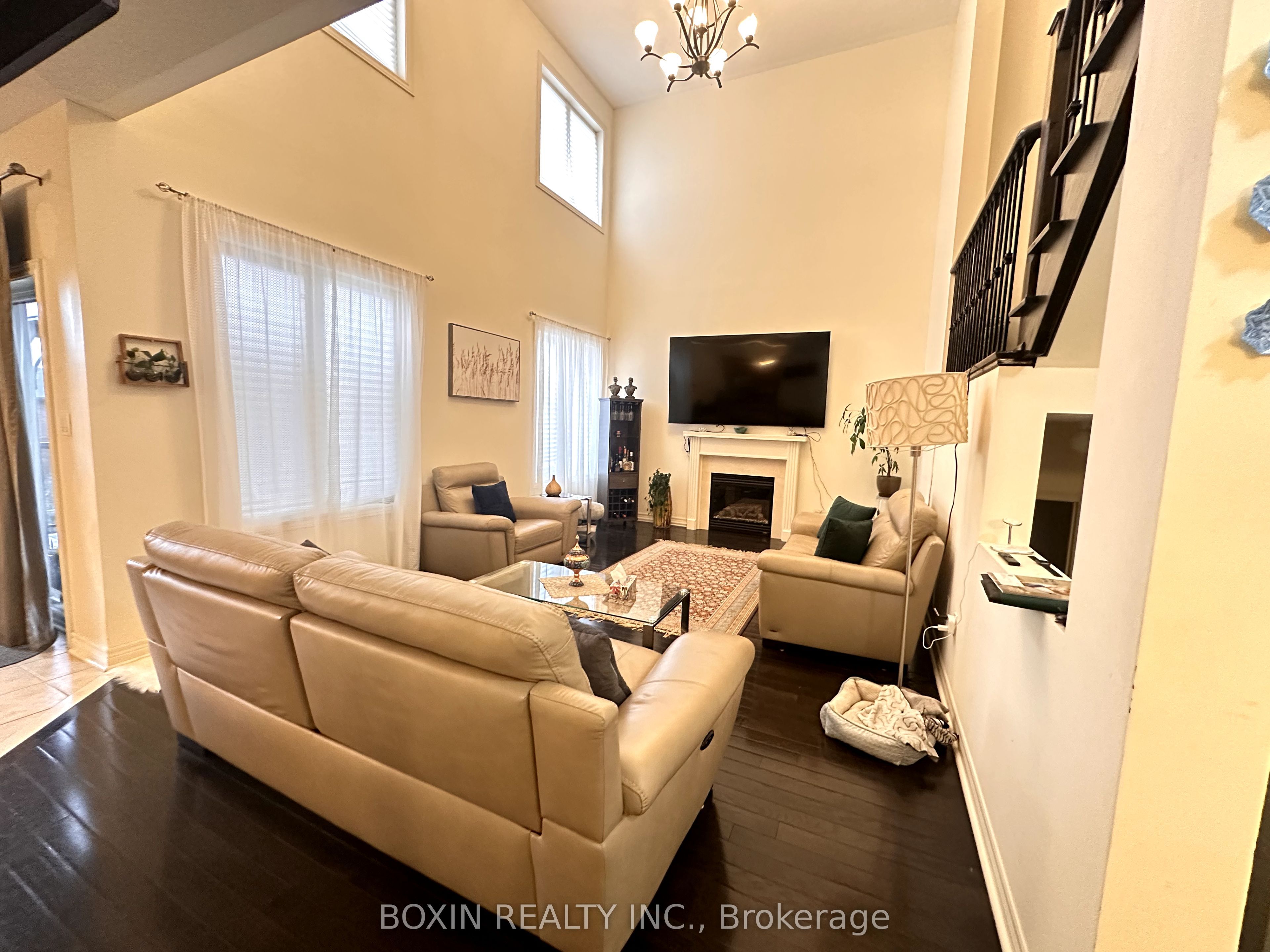 19 Colesbrook Road, Richmond Hill, ON L4S 0C6 photo 2