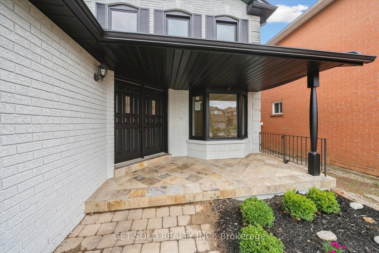 27 Edenbridge Drive, Vaughan, ON L4J 7V1 photo 2