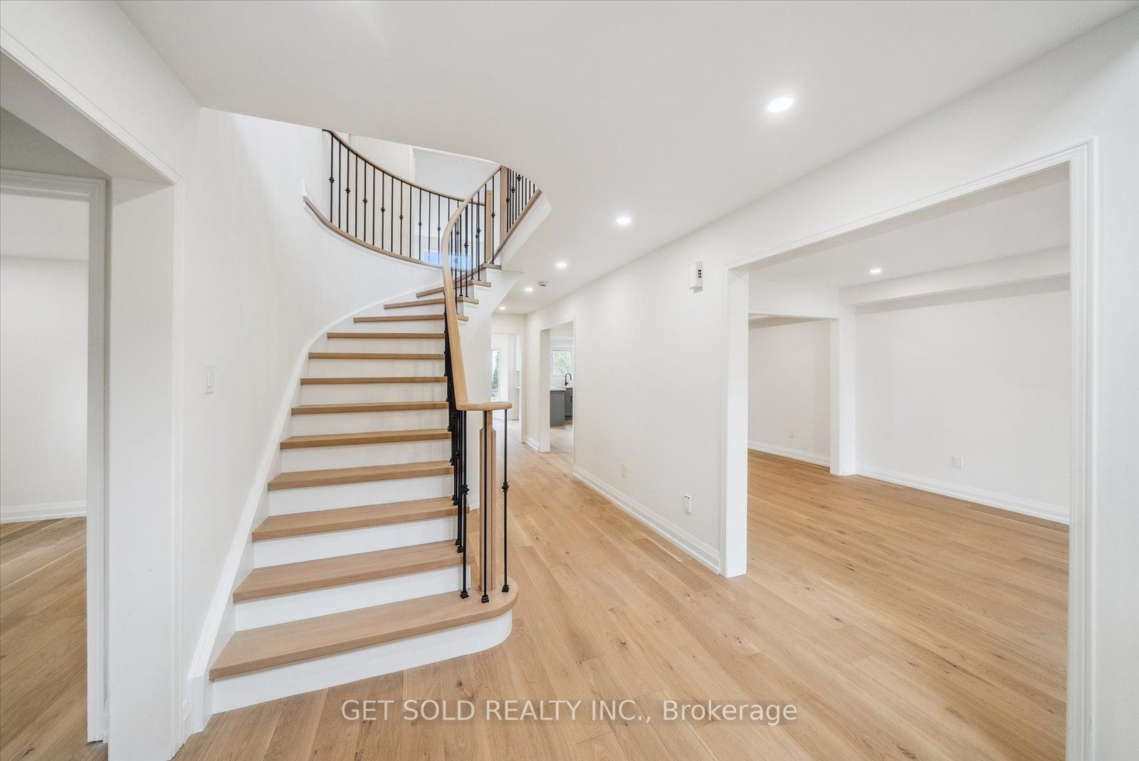 27 Edenbridge Drive, Vaughan, ON L4J 7V1 photo 3