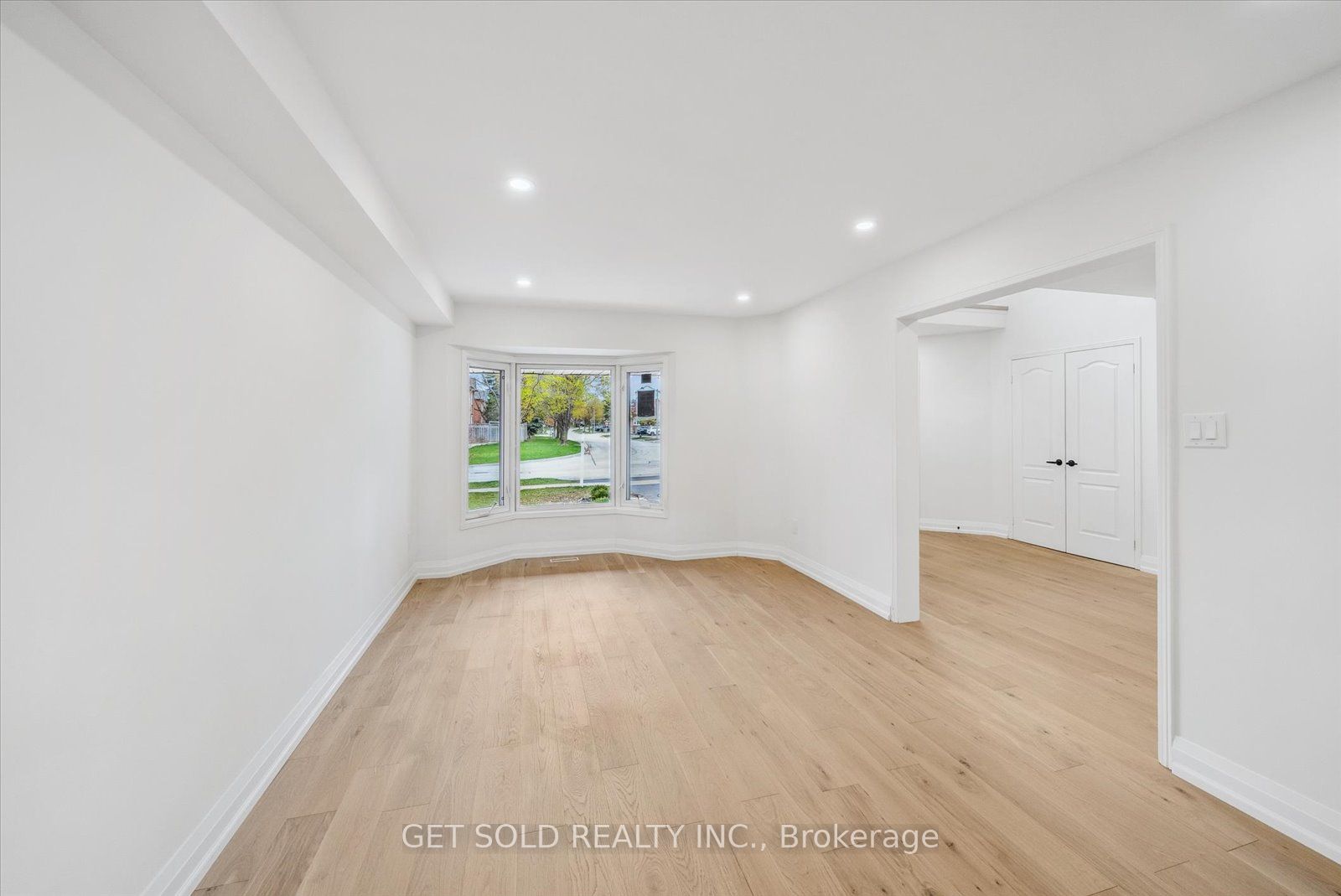 27 Edenbridge Drive, Vaughan, ON L4J 7V1 photo 5