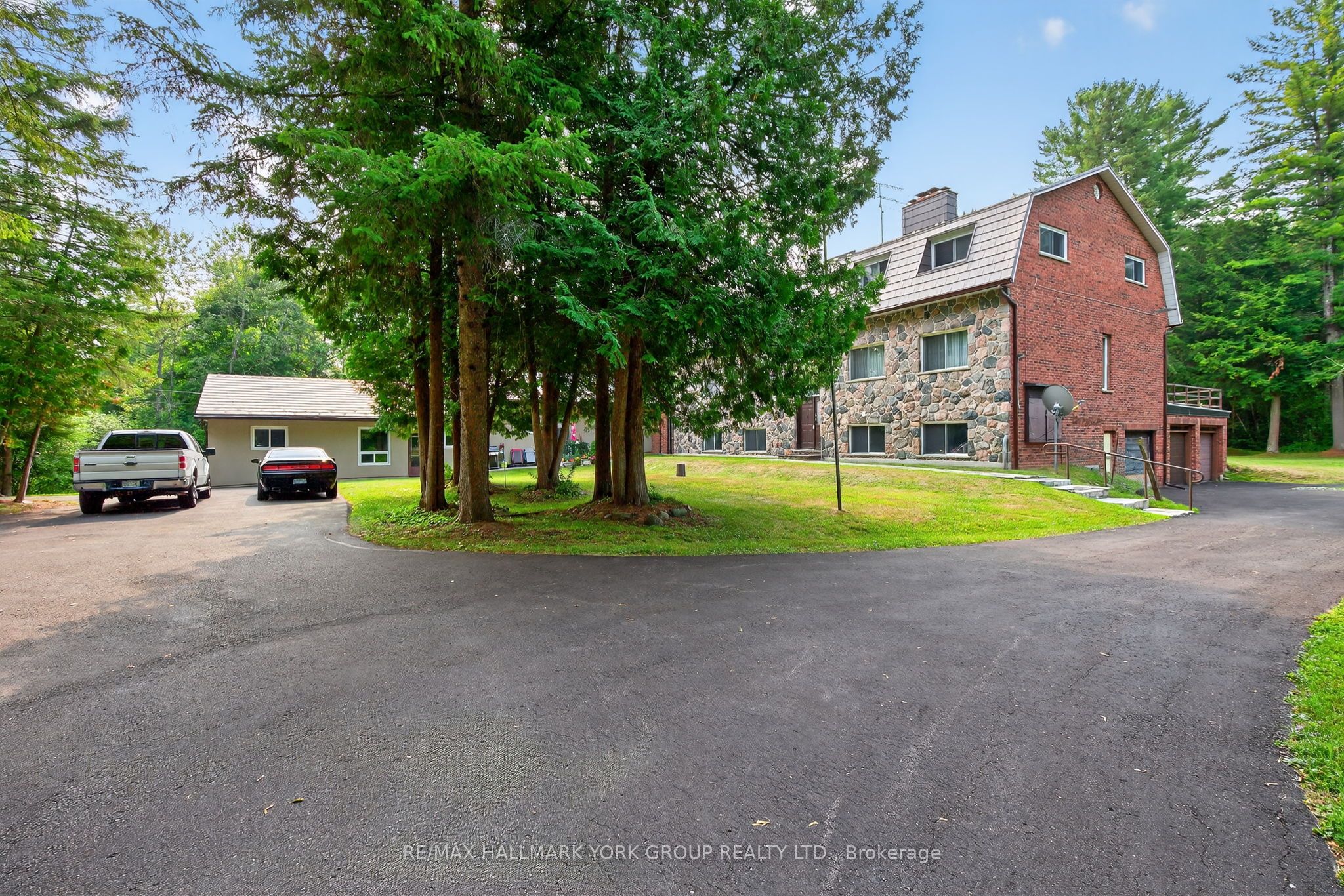 245 Davis Drive, Uxbridge, ON L4A 7X4 photo 2