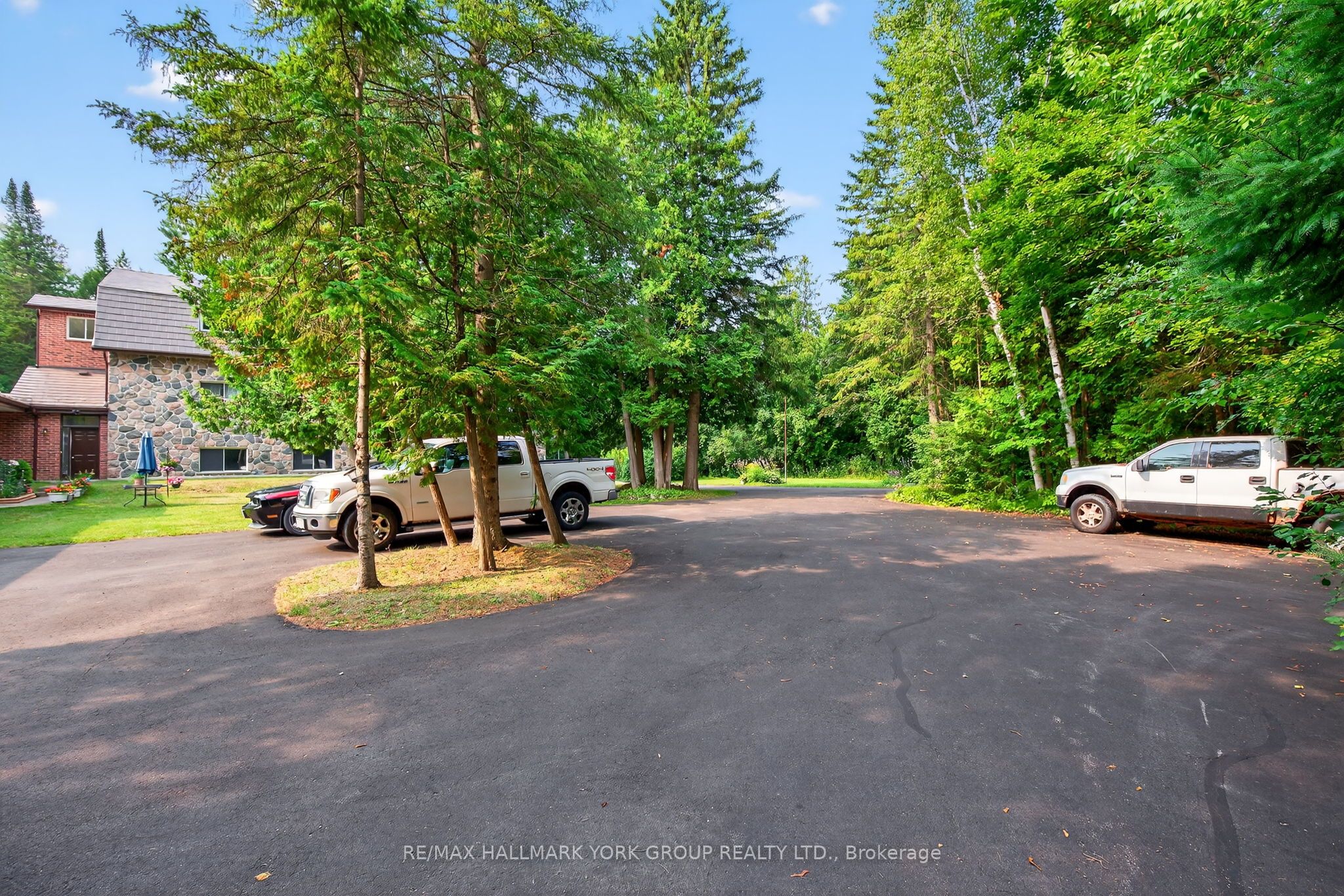 245 Davis Drive, Uxbridge, ON L4A 7X4 photo 4