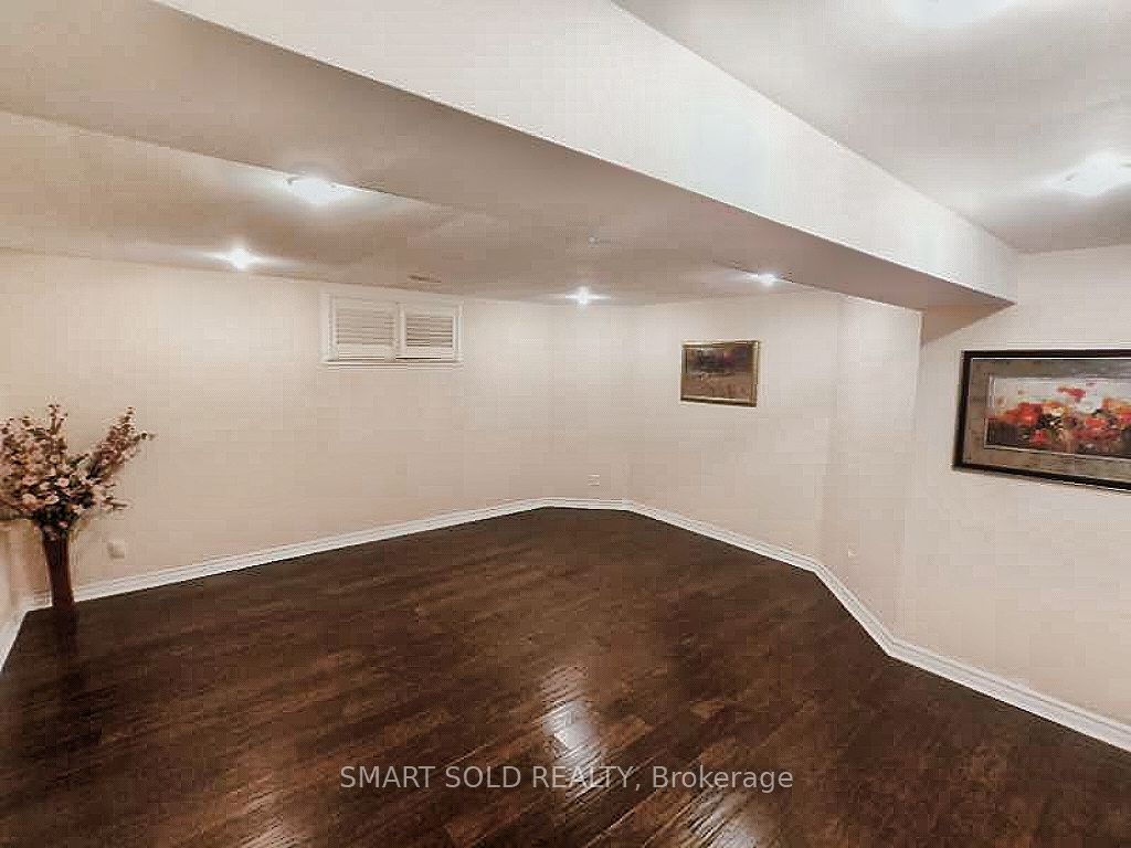 67 Chantilly Crescent, Richmond Hill, ON L4C 0K1 photo 2