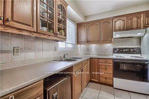 47 Riviera Drive, Vaughan, ON L4K 2H9 photo 3