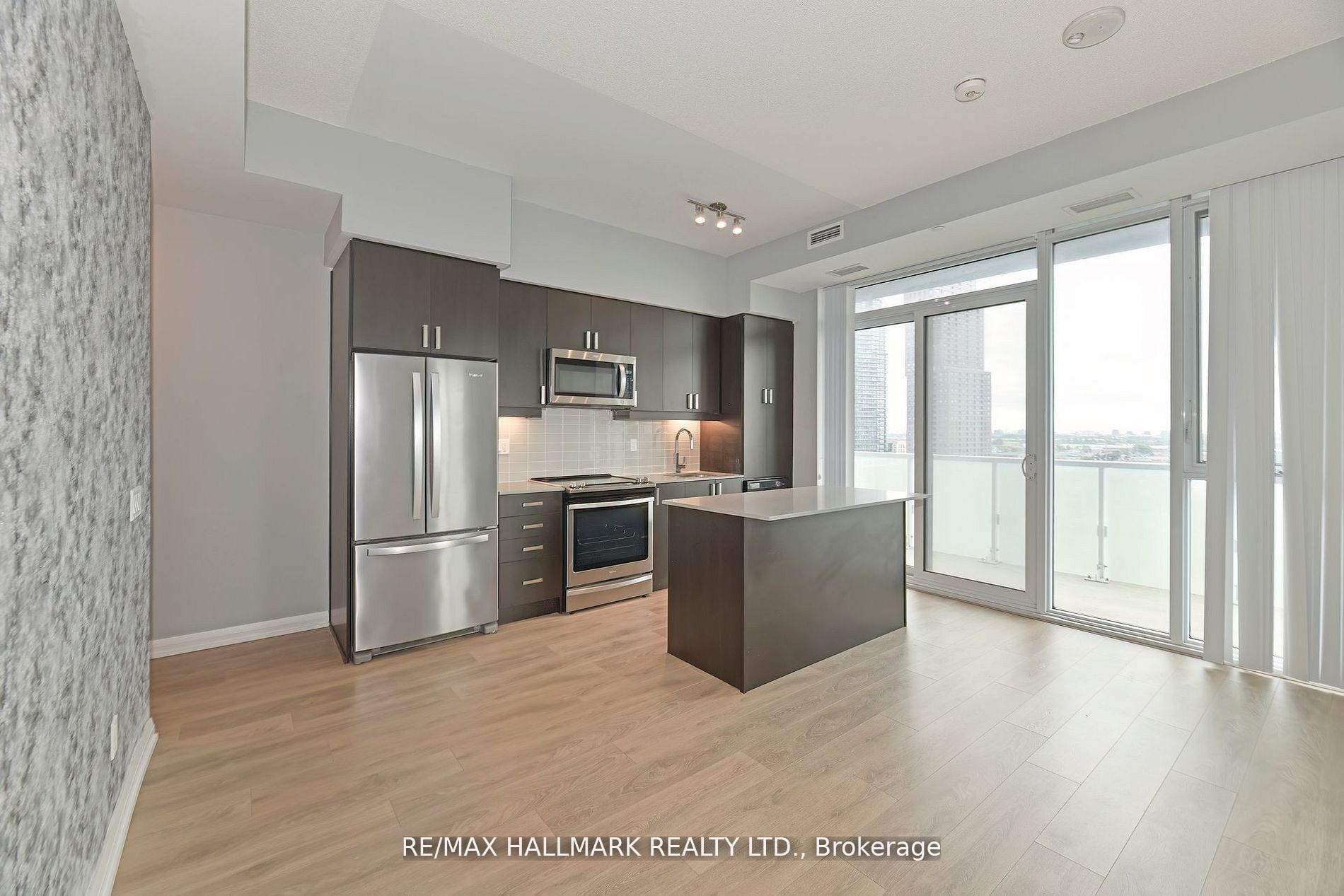 7895 Jane Street 906, Vaughan, ON L4K 0K2 photo 3