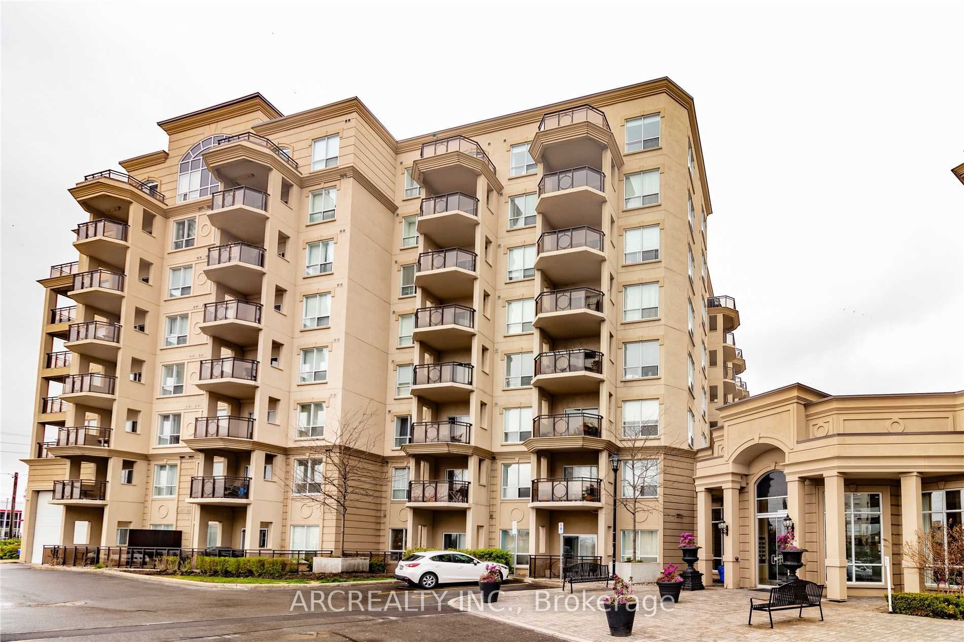 8 Maison Parc Court 313, Vaughan, ON L4J 9K5