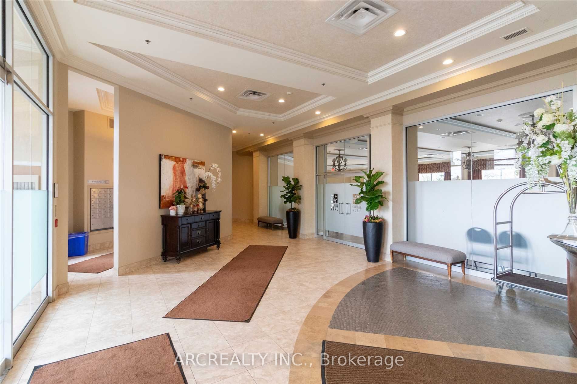 8 Maison Parc Court 313, Vaughan, ON L4J 9K5 photo 2