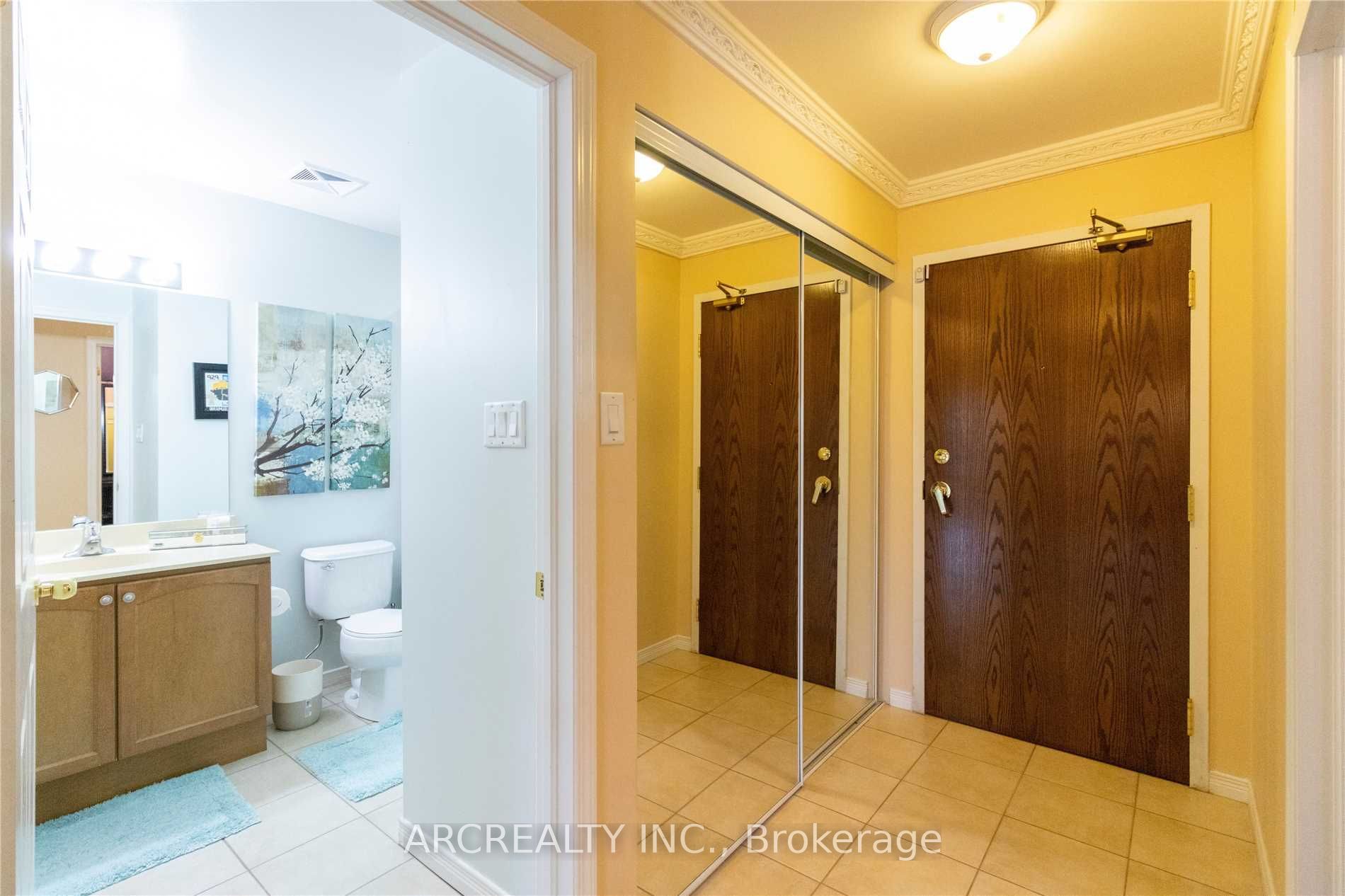 8 Maison Parc Court 313, Vaughan, ON L4J 9K5 photo 3