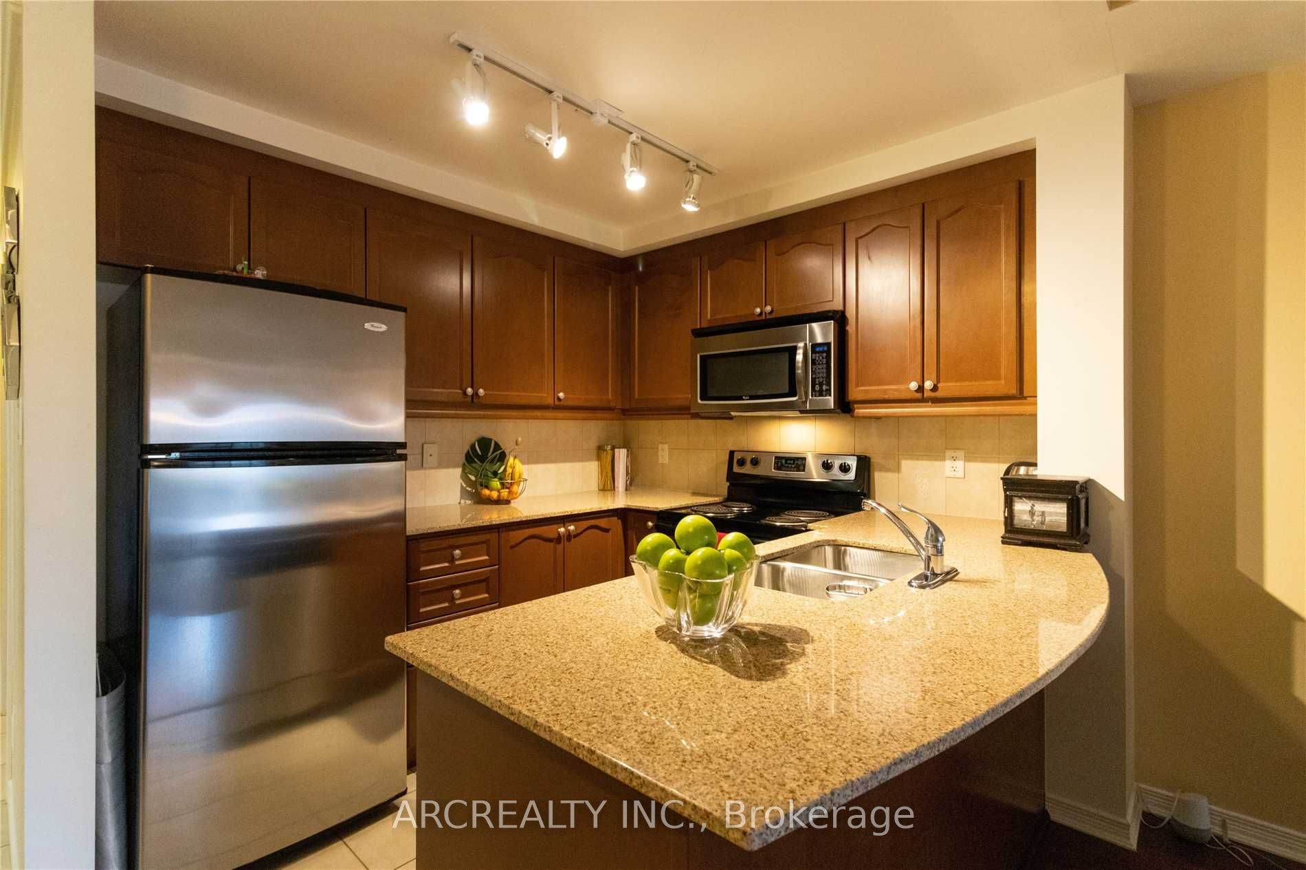 8 Maison Parc Court 313, Vaughan, ON L4J 9K5 photo 5