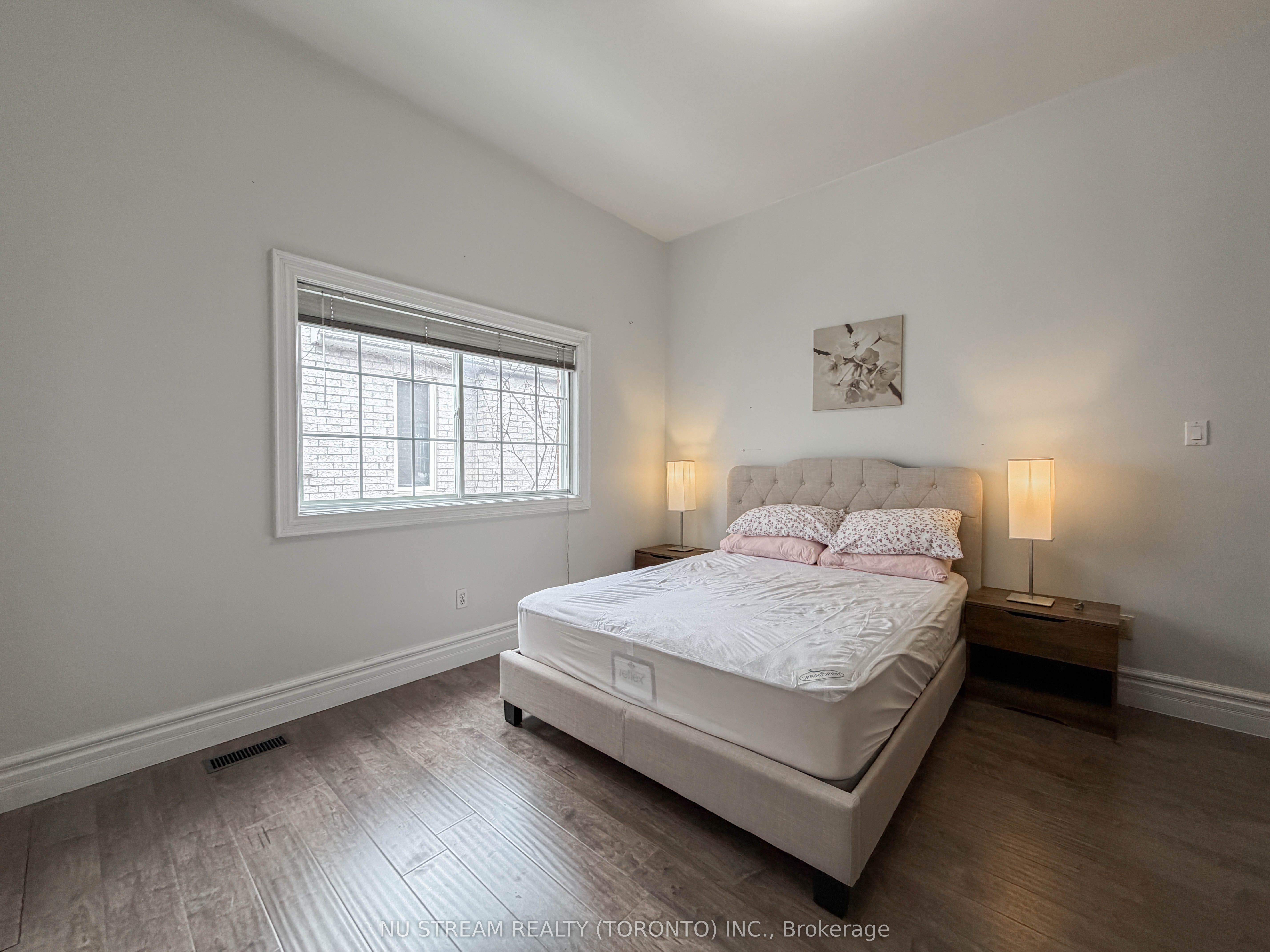 72 Snively Street, Richmond Hill, ON L4E 3E6 photo 2
