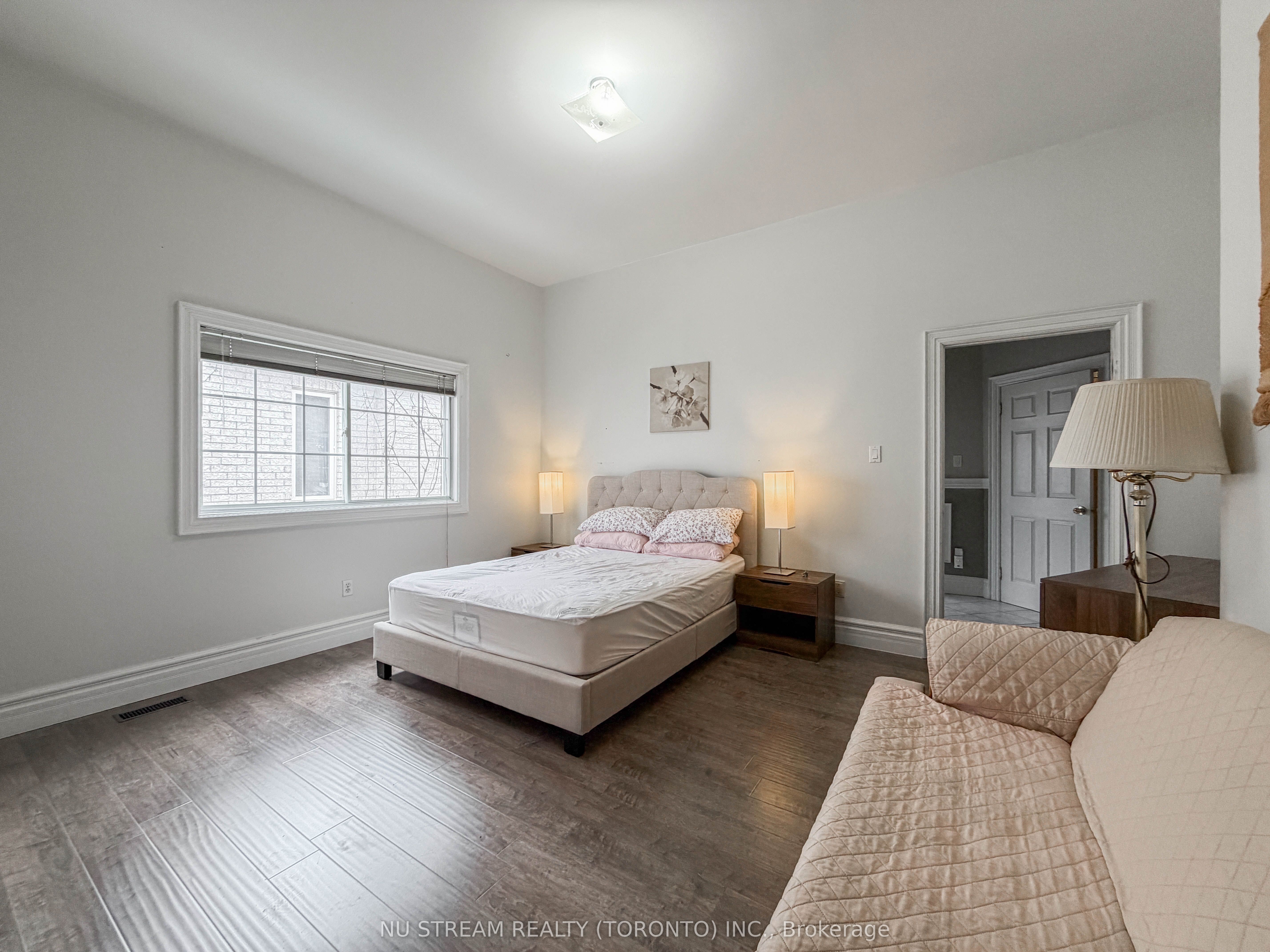 72 Snively Street, Richmond Hill, ON L4E 3E6 photo 3