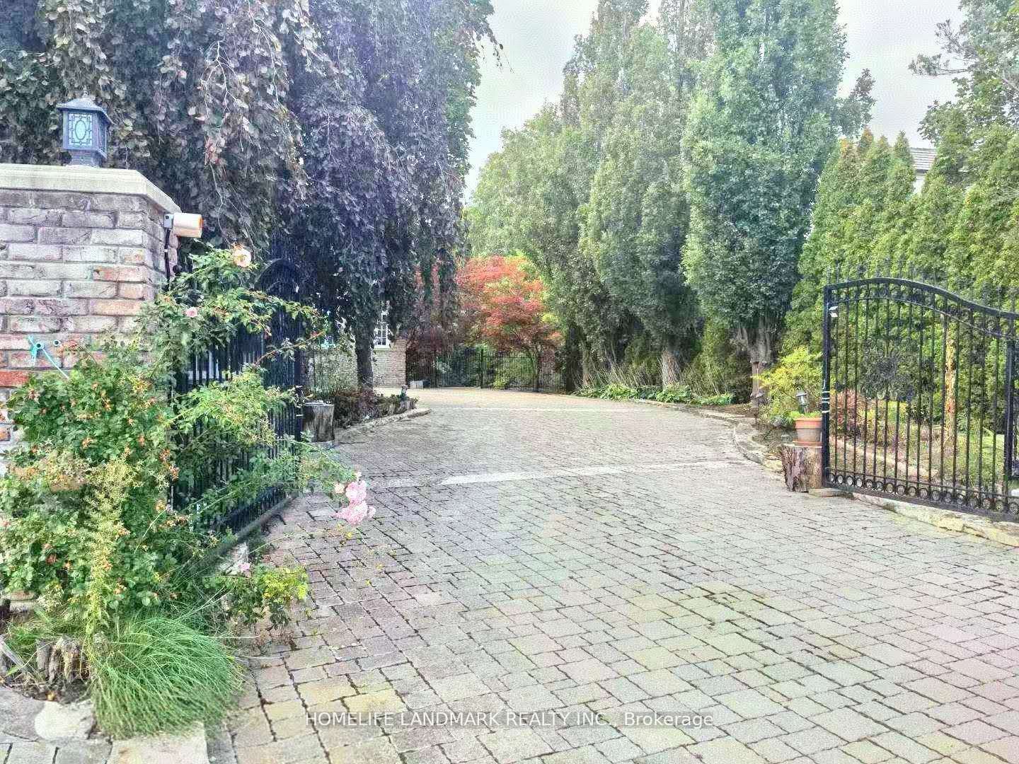 42 Maryvale Crescent, Richmond Hill, ON L4C 6P8 photo 2