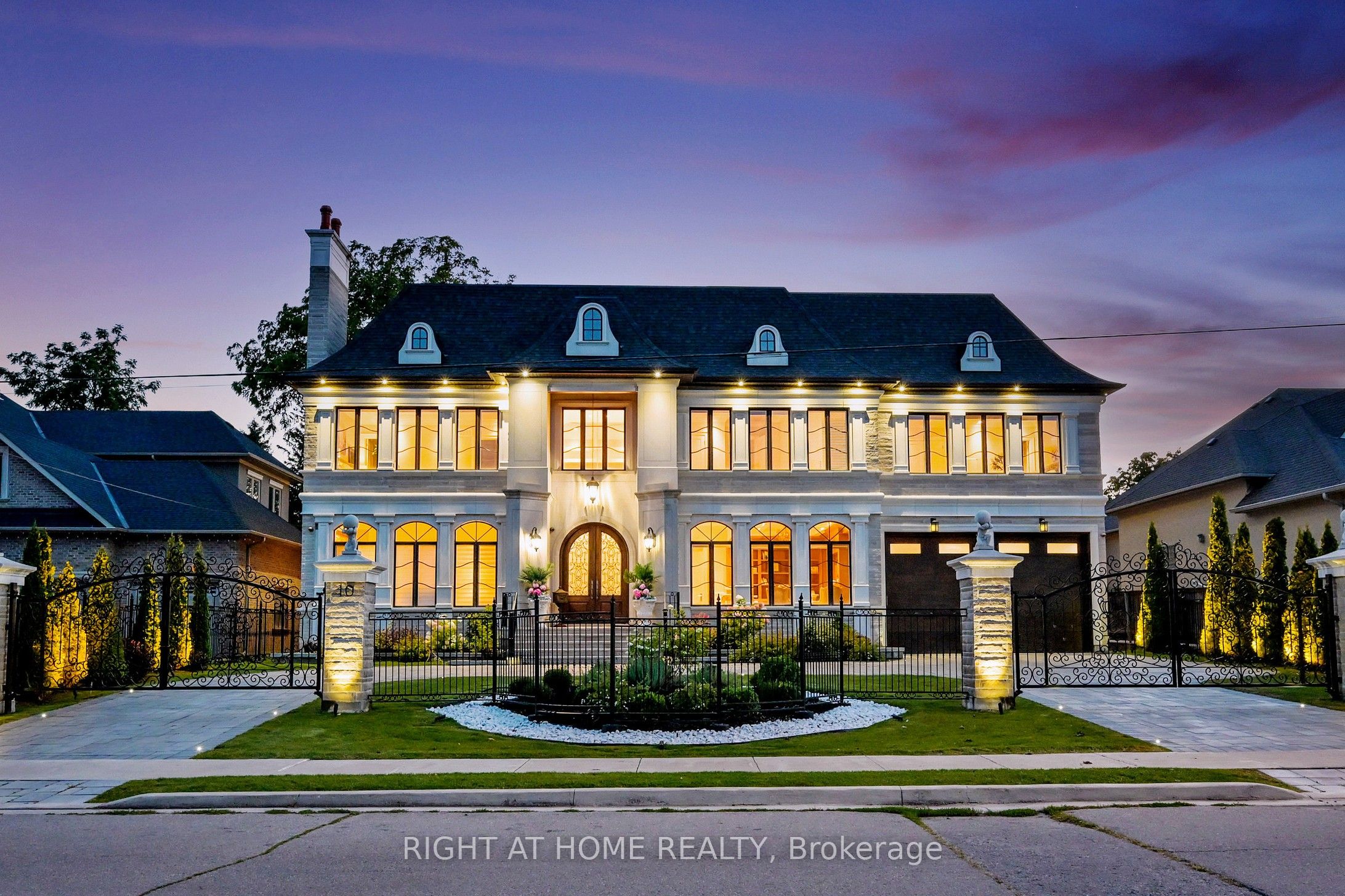 10 Yongeview Avenue, Richmond Hill, ON L4C 7A4 photo 2