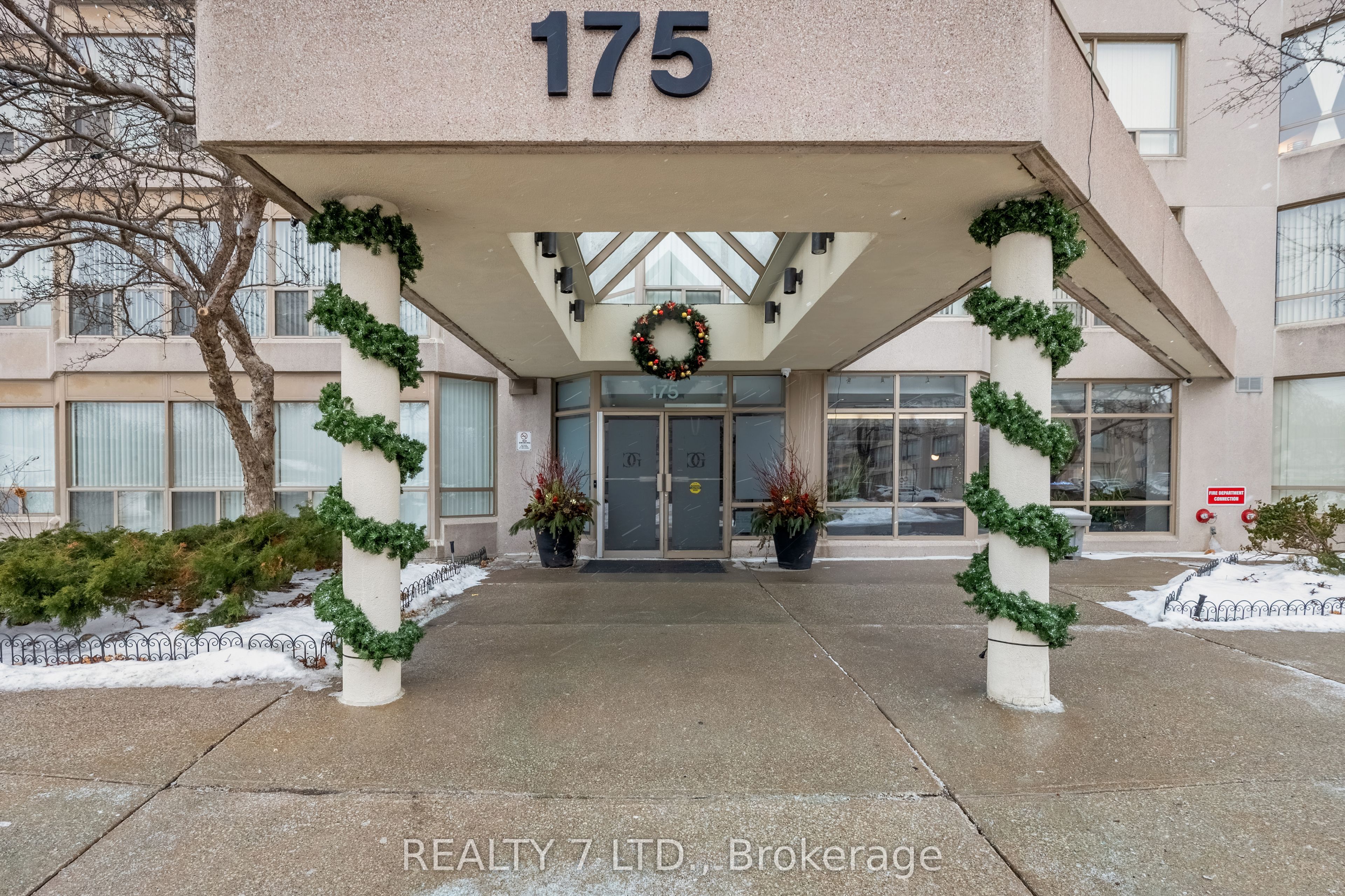 175 Cedar Avenue 303, Richmond Hill, ON L4C 9V3 photo 5