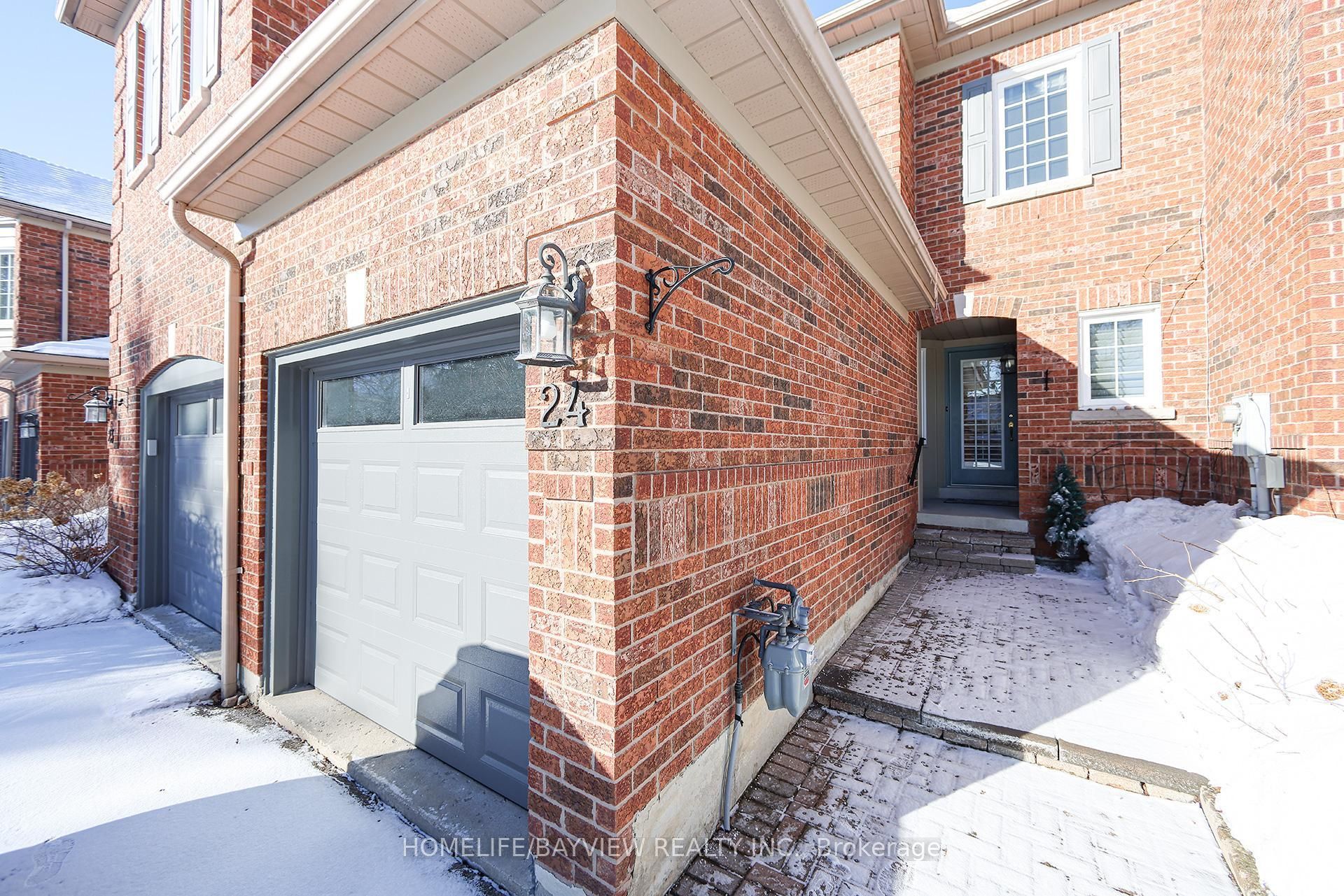 2 Mary Gapper Crescent 24, Richmond Hill, ON L4C 0J4 photo 2