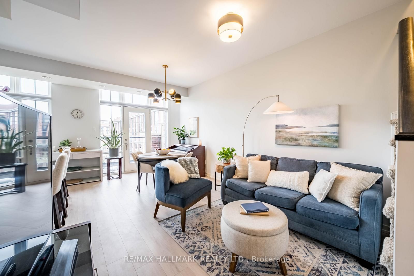 2 Linsmore Place 302, Whitchurch-Stouffville, ON L4A 4T4 photo 3