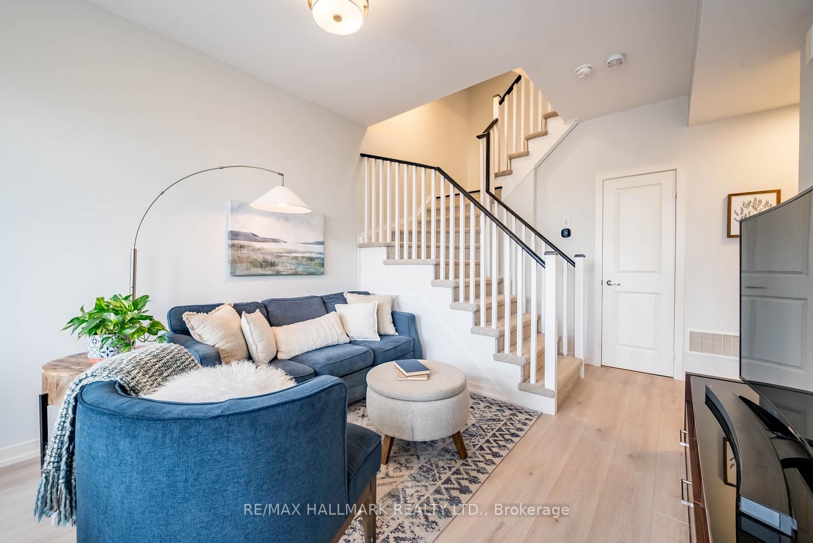 2 Linsmore Place 302, Whitchurch-Stouffville, ON L4A 4T4 photo 4