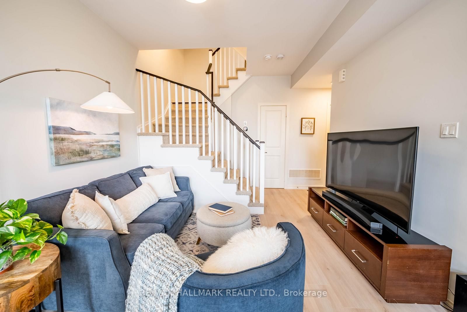2 Linsmore Place 302, Whitchurch-Stouffville, ON L4A 4T4 photo 5