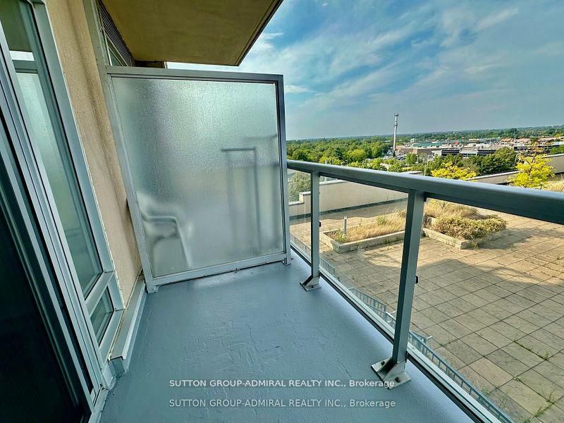 8323 Kennedy Road 625, Markham, ON L3R 5W7 photo 5