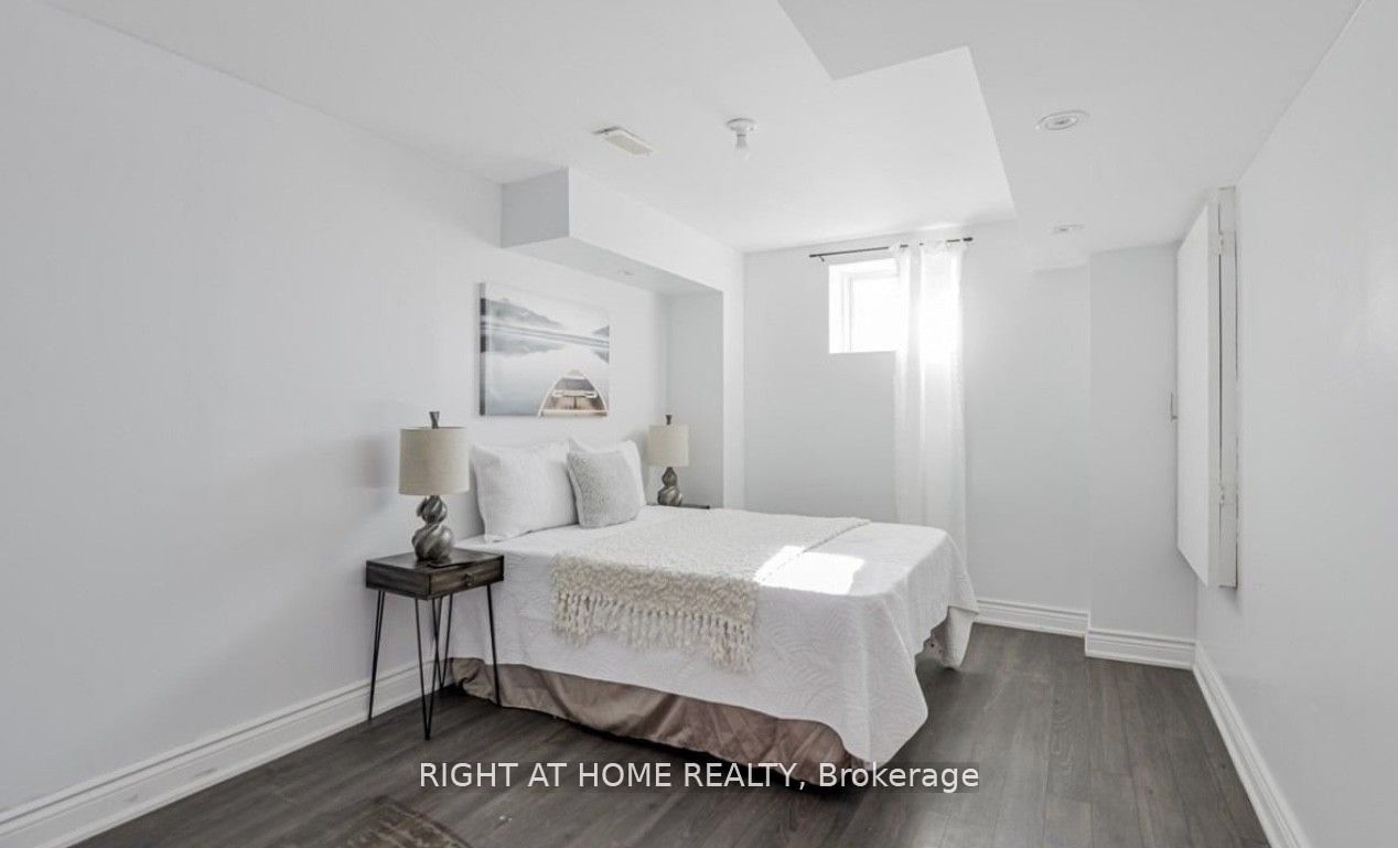 2 Township Avenue Basmt, Richmond Hill, ON L4E 0J5