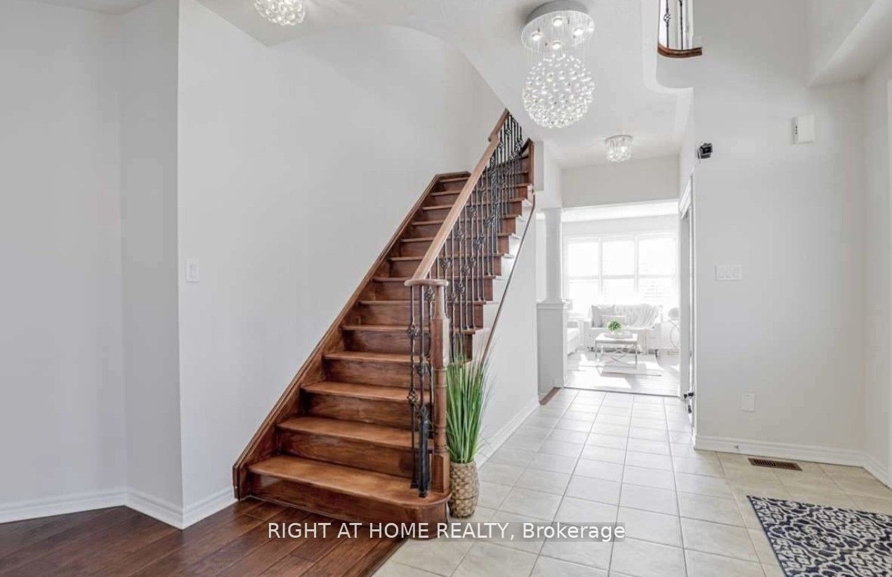 2 Township Avenue Basmt, Richmond Hill, ON L4E 0J5 photo 3
