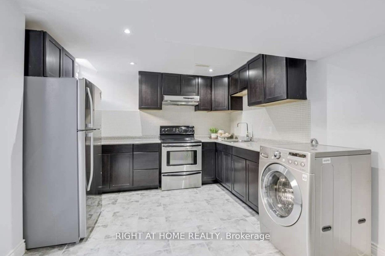 2 Township Avenue Basmt, Richmond Hill, ON L4E 0J5 photo 4