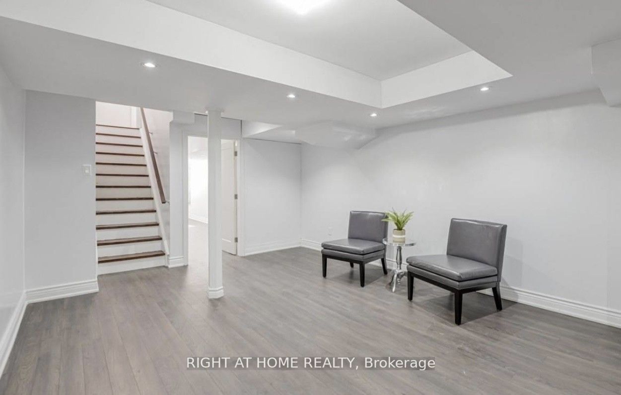 2 Township Avenue Basmt, Richmond Hill, ON L4E 0J5 photo 5