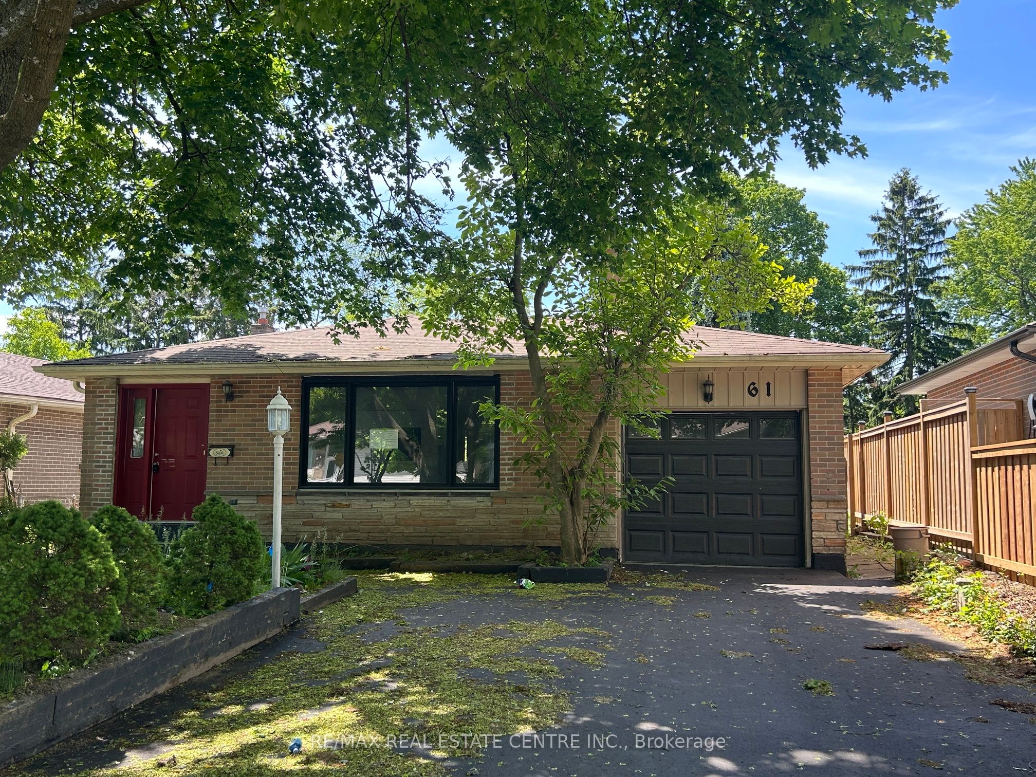 61 Romfield Circuit, Markham, ON L3T 3H4