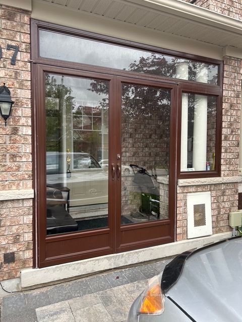 97 Thatcher Crescent, East Gwillimbury, ON L9N 0B9 photo 2