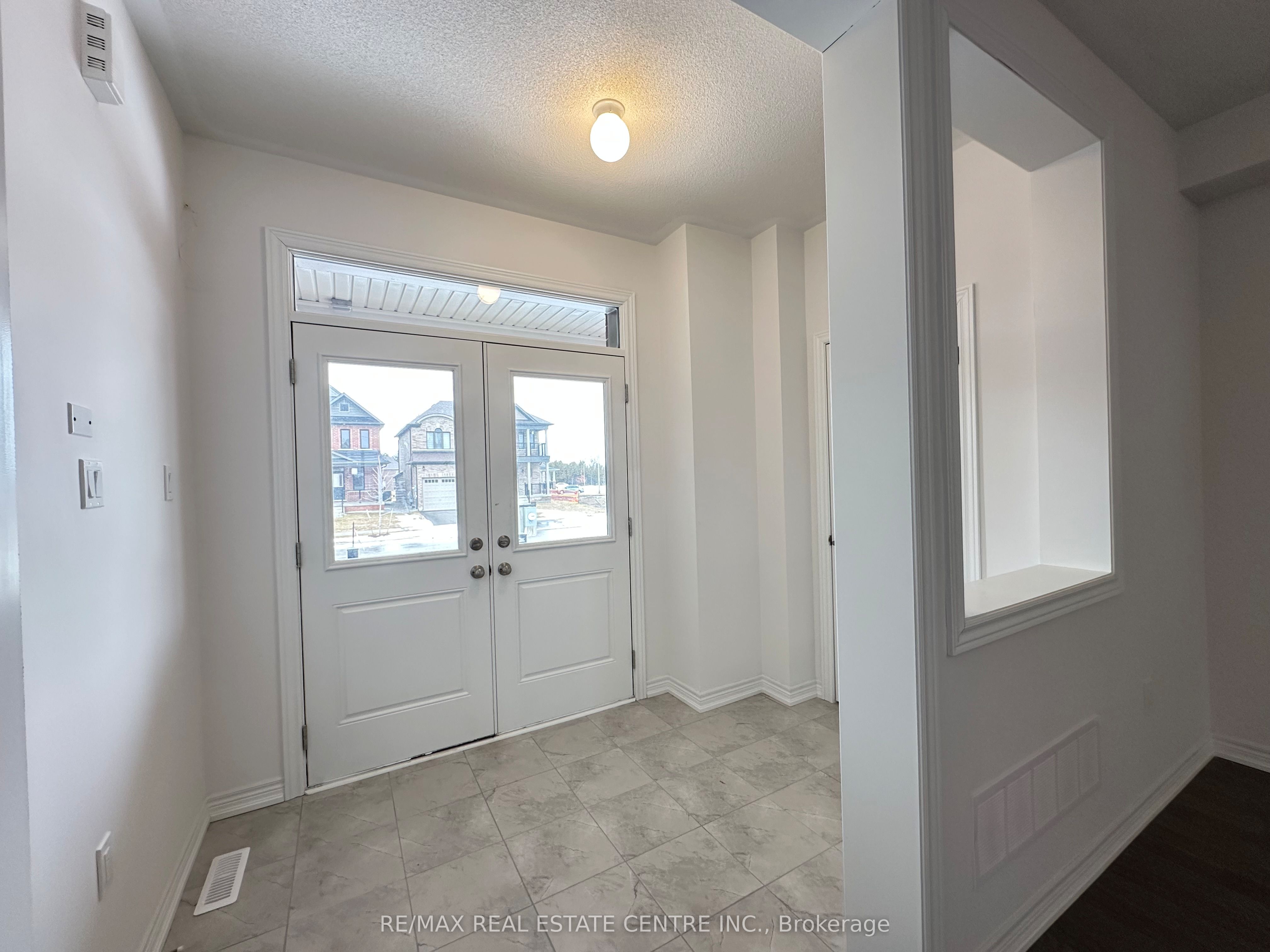 70 Wakefield Boulevard, Essa, ON L3W 0L9 photo 5