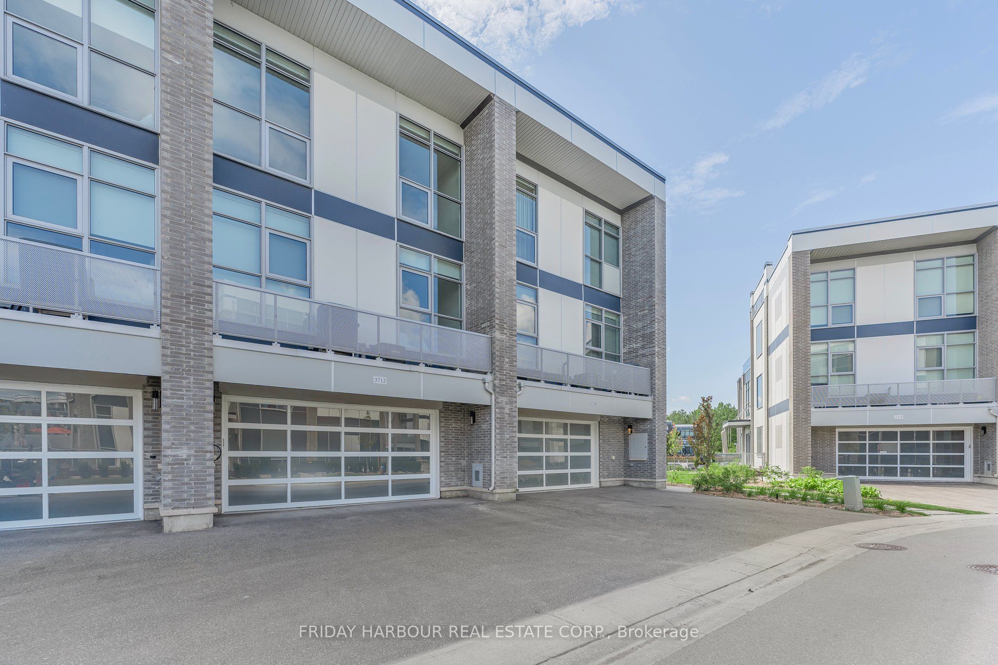 3712 Ferretti Court, Innisfil, ON L9S 0N6 photo 2