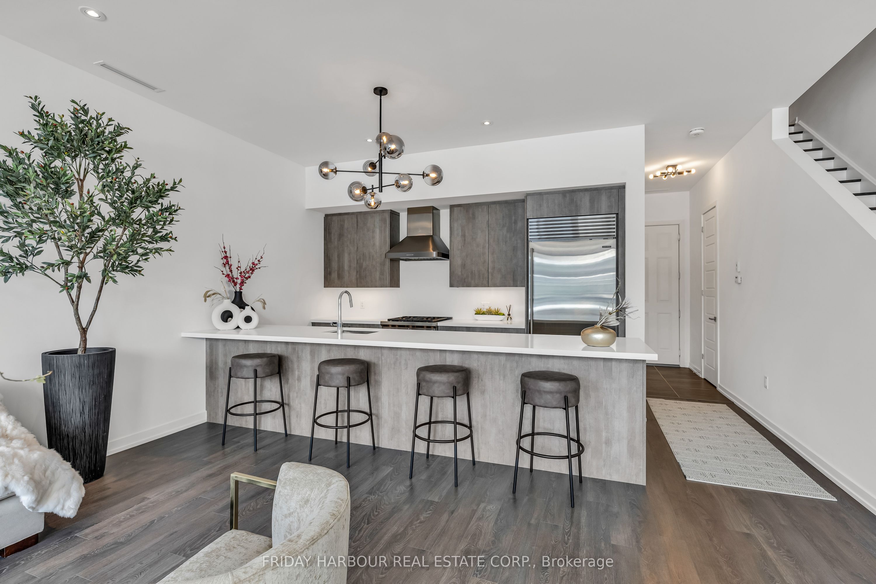 3712 Ferretti Court, Innisfil, ON L9S 0N6 photo 4