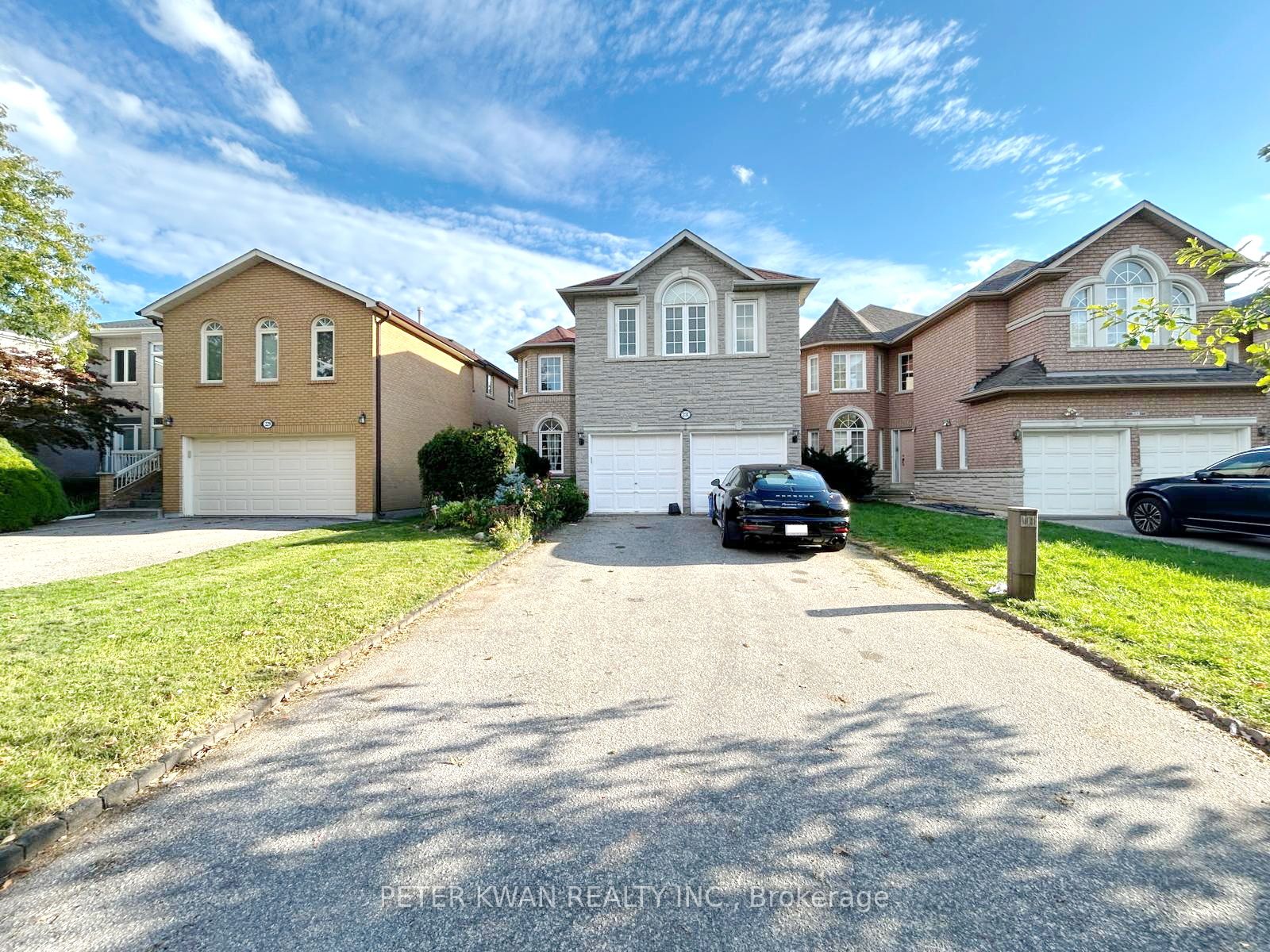 231 Pinewood Drive, Vaughan, ON L4J 5R7 photo 2
