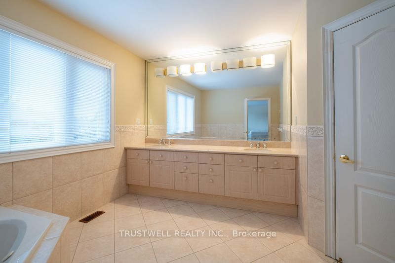 8 Ridgley Court, Richmond Hill, ON L4B 4N3 photo 5