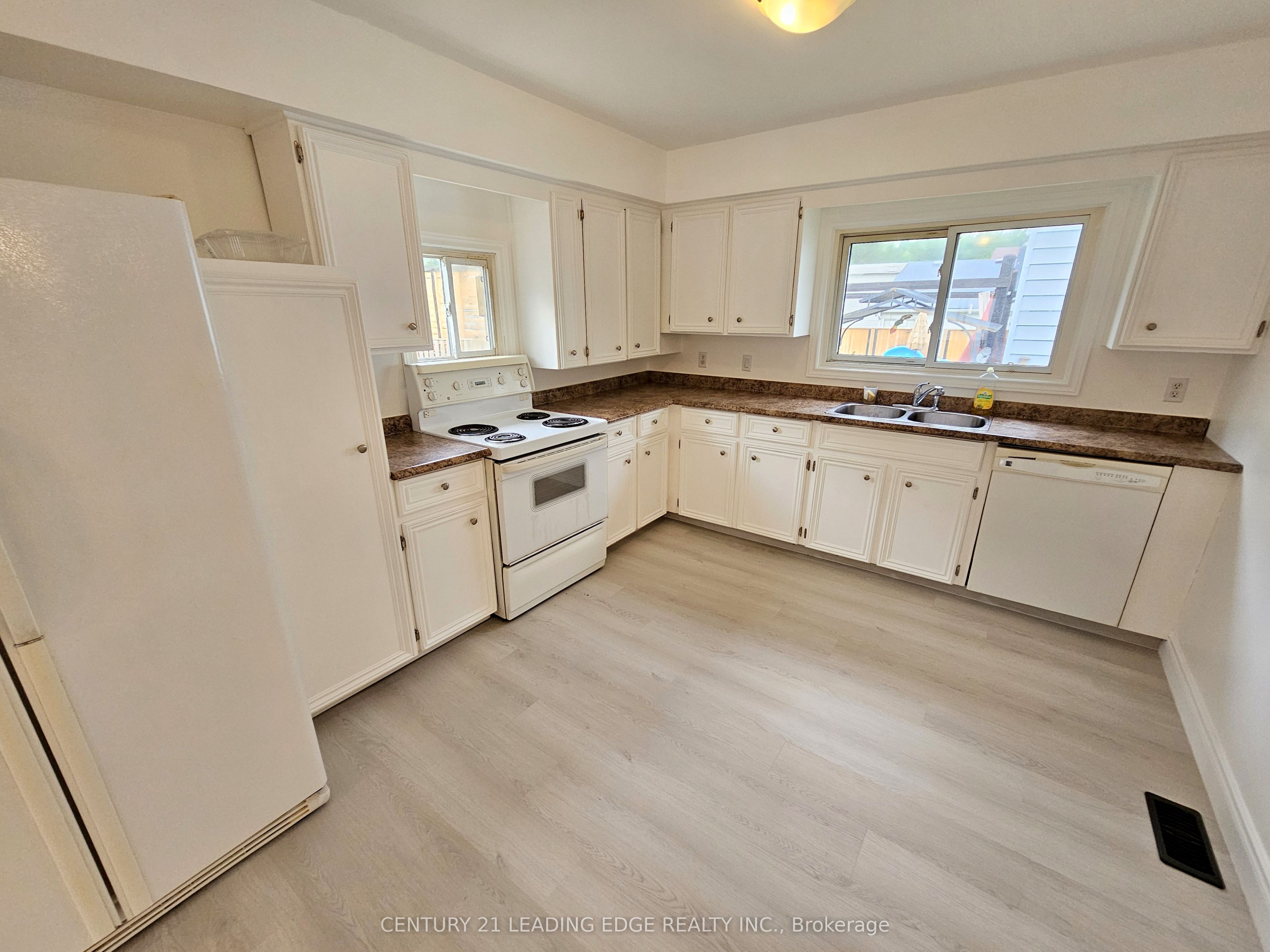 261 Parkway Avenue, Georgina, ON L4P 2W1 photo 2