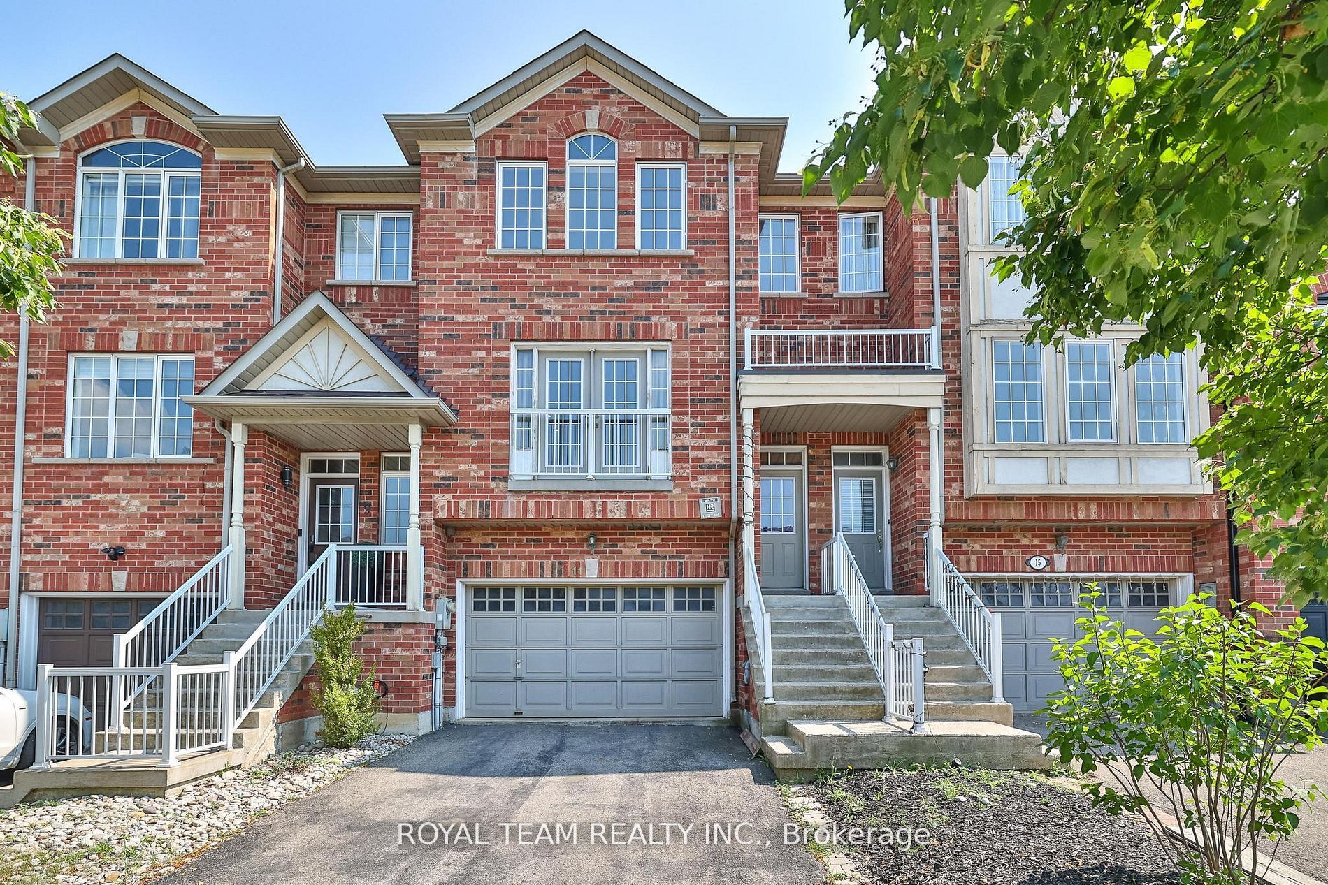 11 Jarrett Court, Vaughan, ON L6A 3W4 photo 2