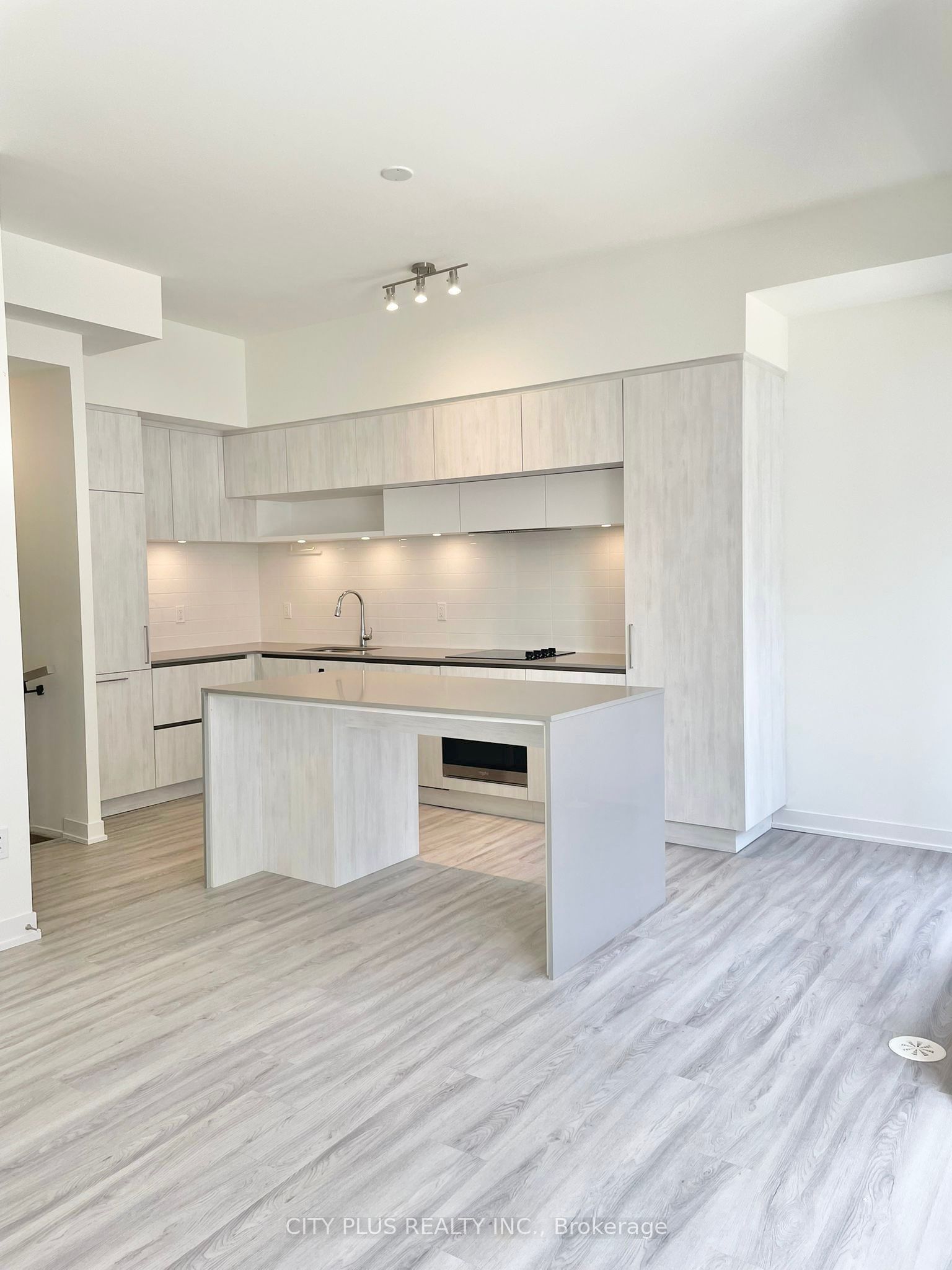 12 David Eyer Road 1130, Richmond Hill, ON L4S 0N4 photo 2