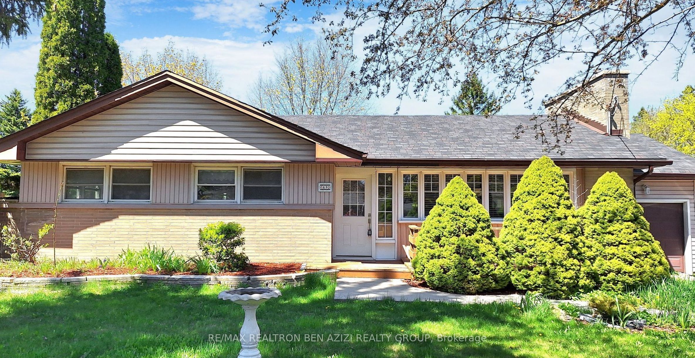 49 Don Mor Drive, Newmarket, ON L3Y 1G8