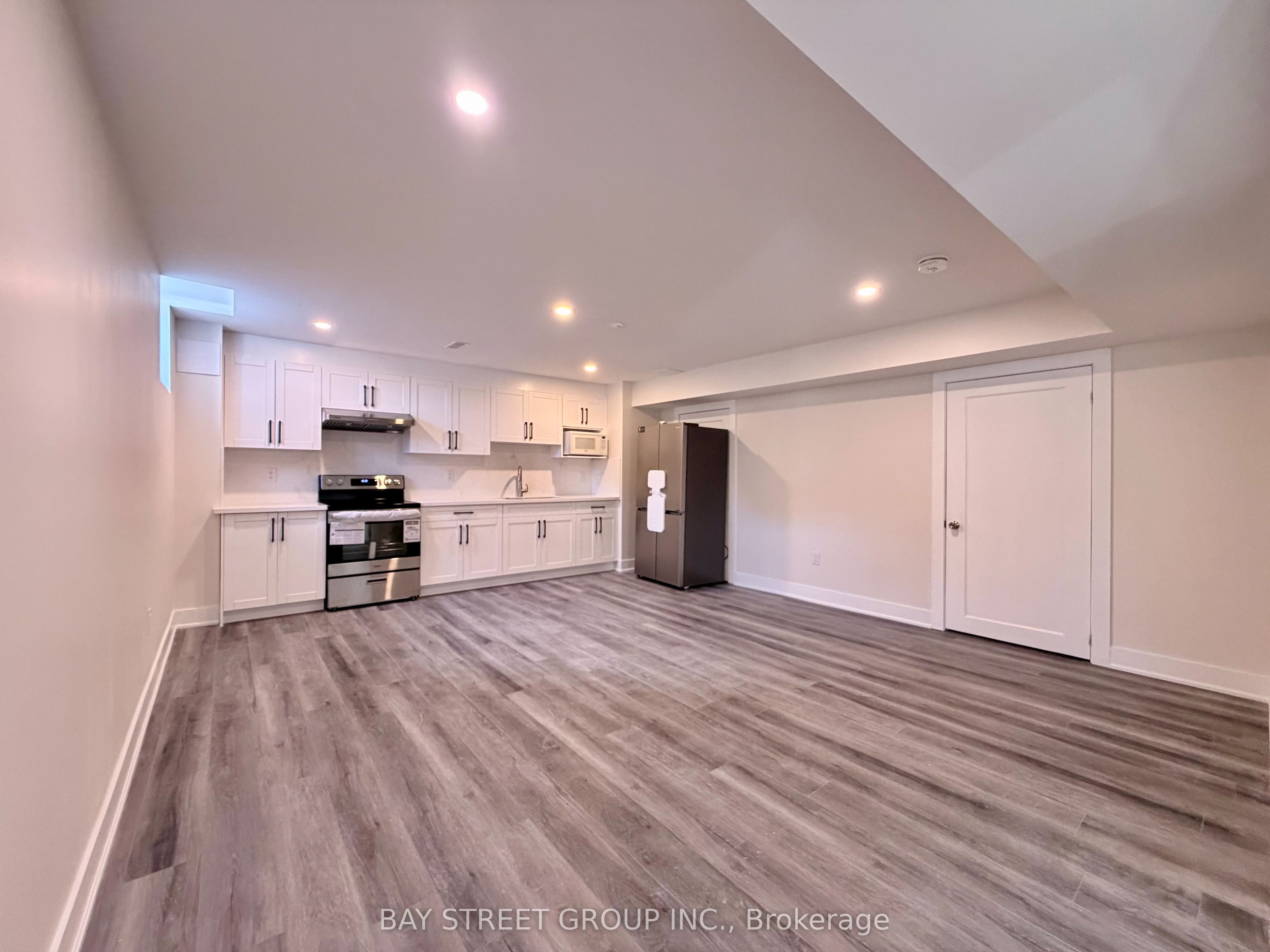 1 Kenneth Ross Bend Lower, East Gwillimbury, ON L9N 0T7 photo 3