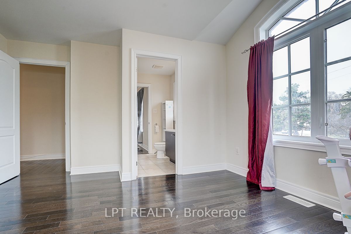 116 Dunlop Street, Richmond Hill, ON L4C 0X1 photo 3
