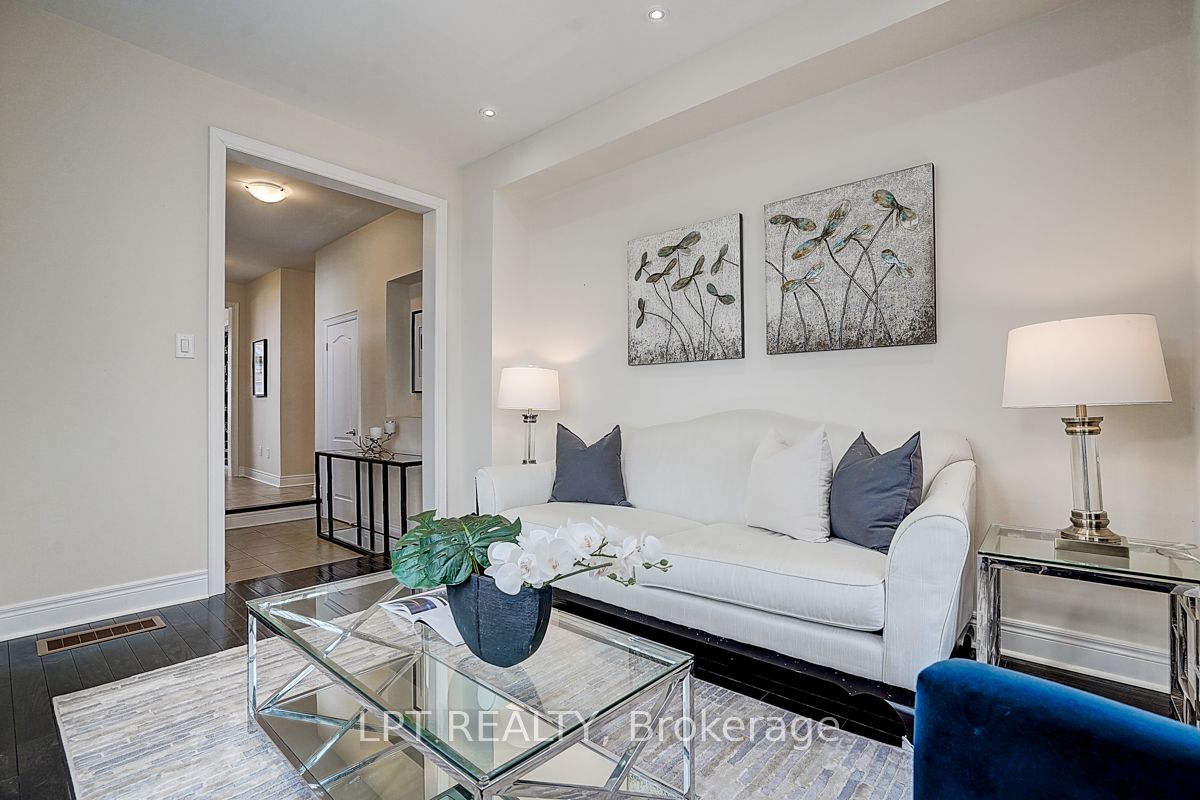 116 Dunlop Street, Richmond Hill, ON L4C 0X1 photo 4
