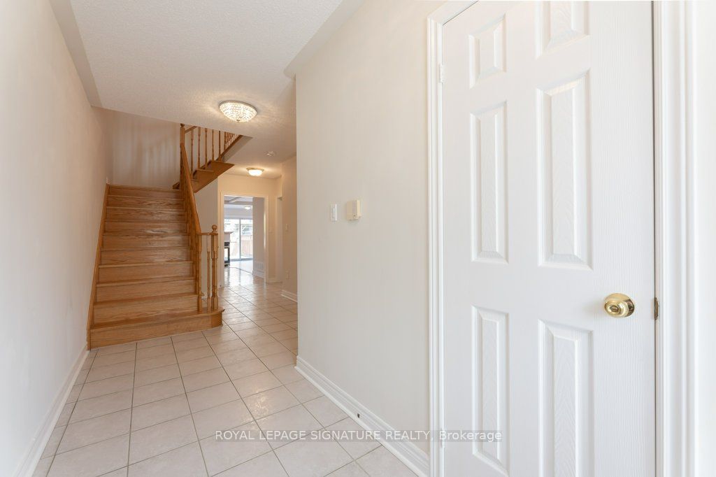 55 Pottery Place, Vaughan, ON L4L 9H5 photo 3