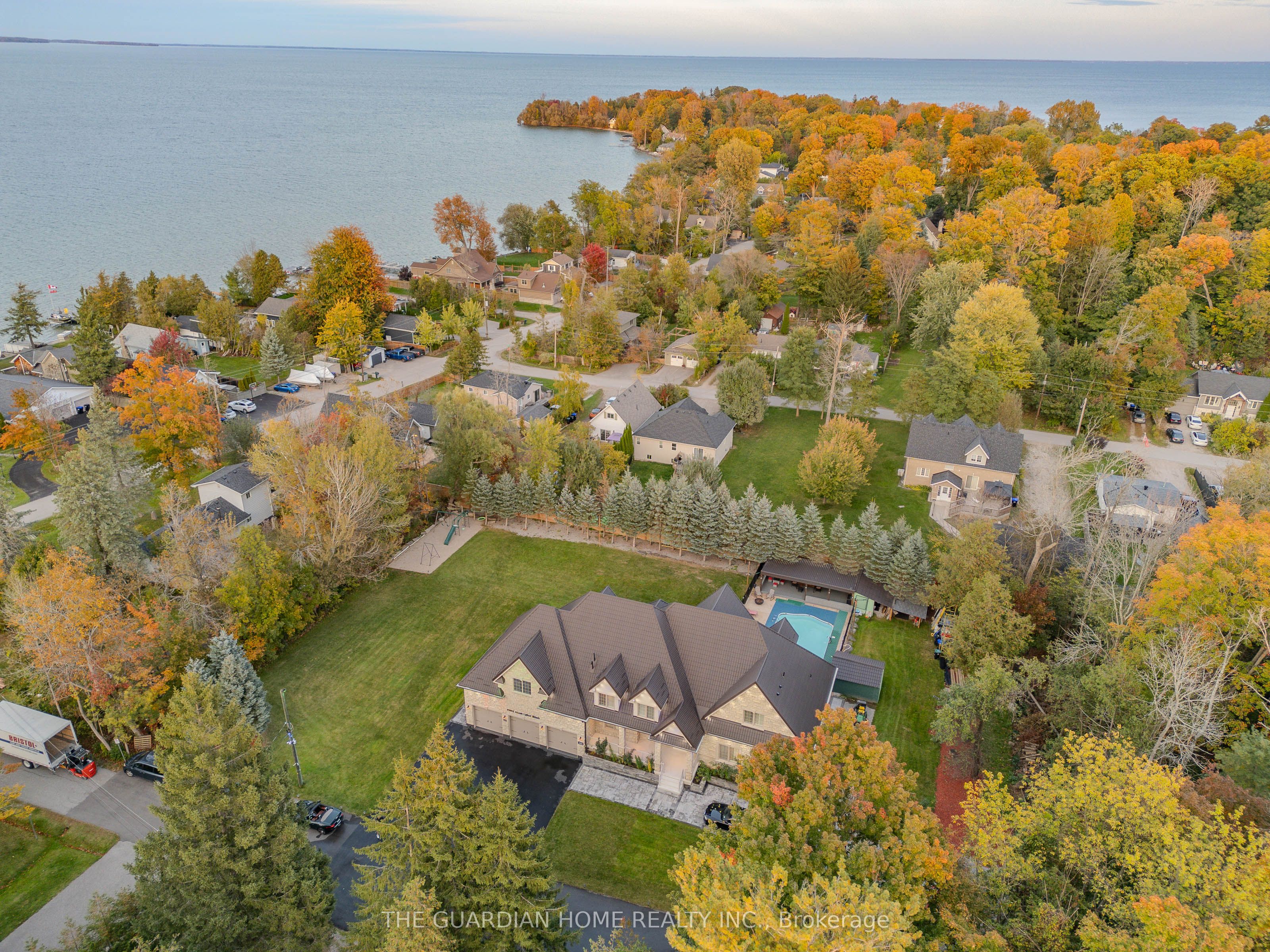 3965 Algoma Avenue, Innisfil, ON L9S 2M1 photo 2