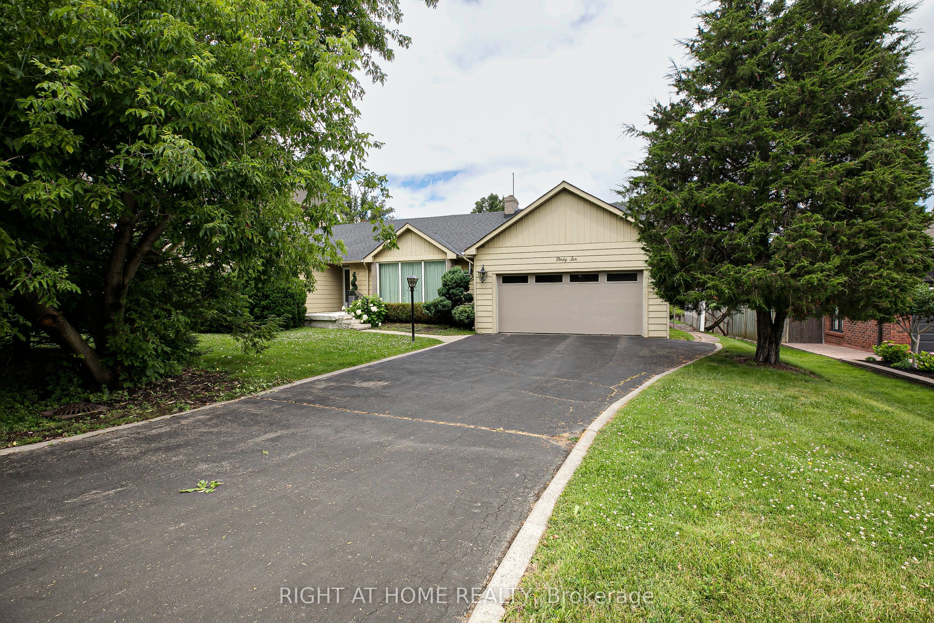 46 Roosevelt Drive, Richmond Hill, ON L4C 6V4