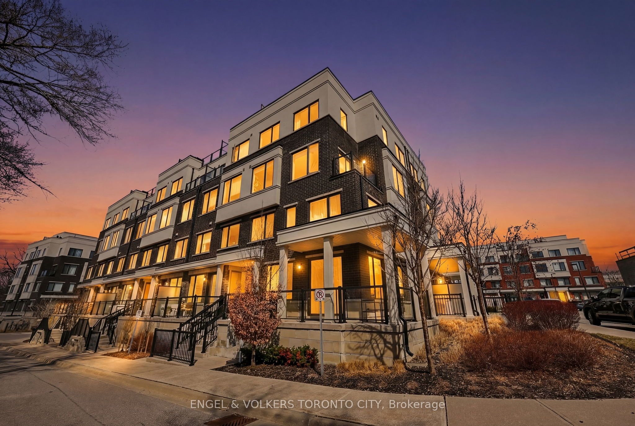 300 Alex Gardner Circle 42, Aurora, ON L4G 3G5 photo 2