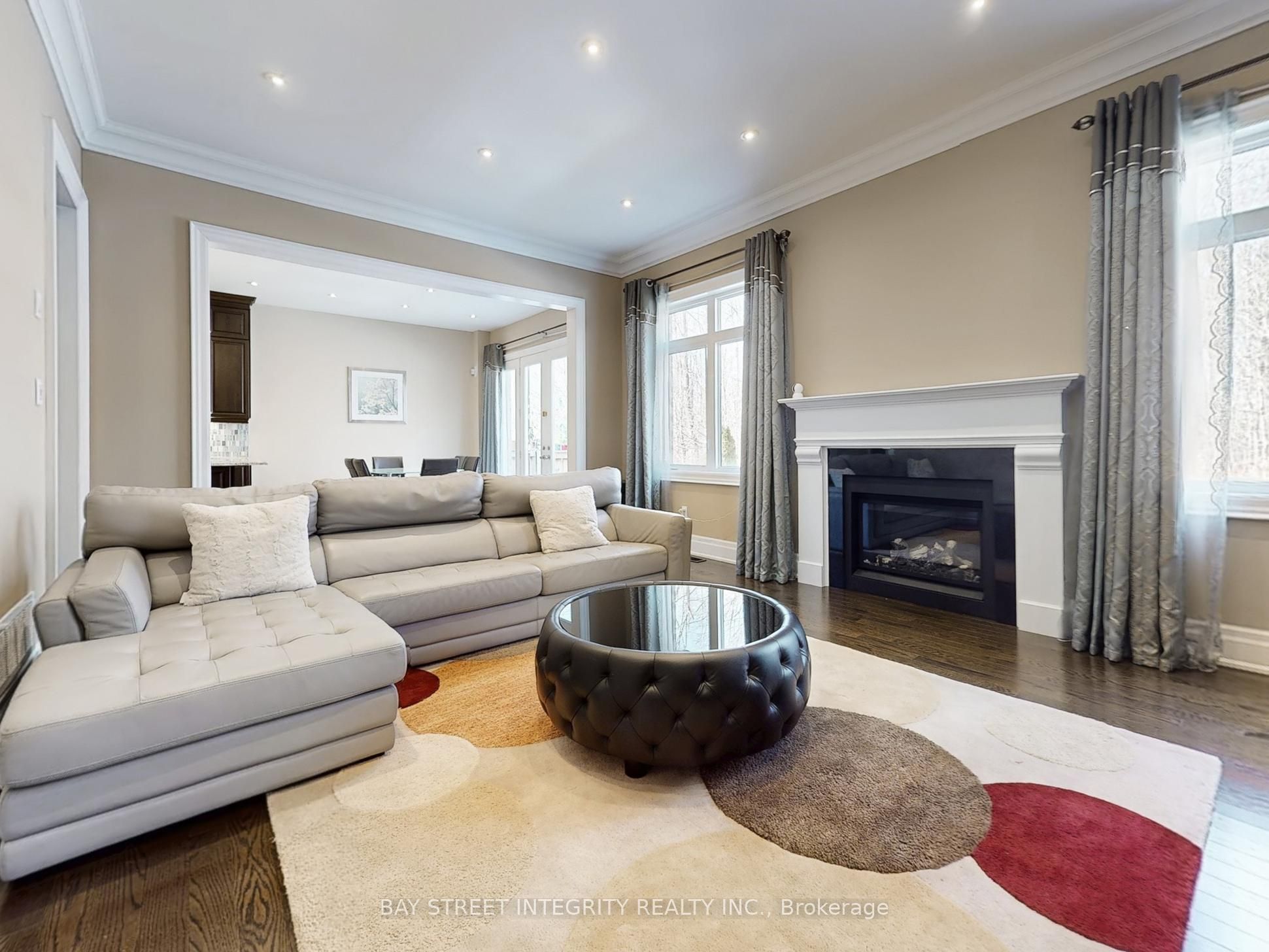 57 Strawbridge Farm Drive, Aurora, ON L4G 0L2 photo 4