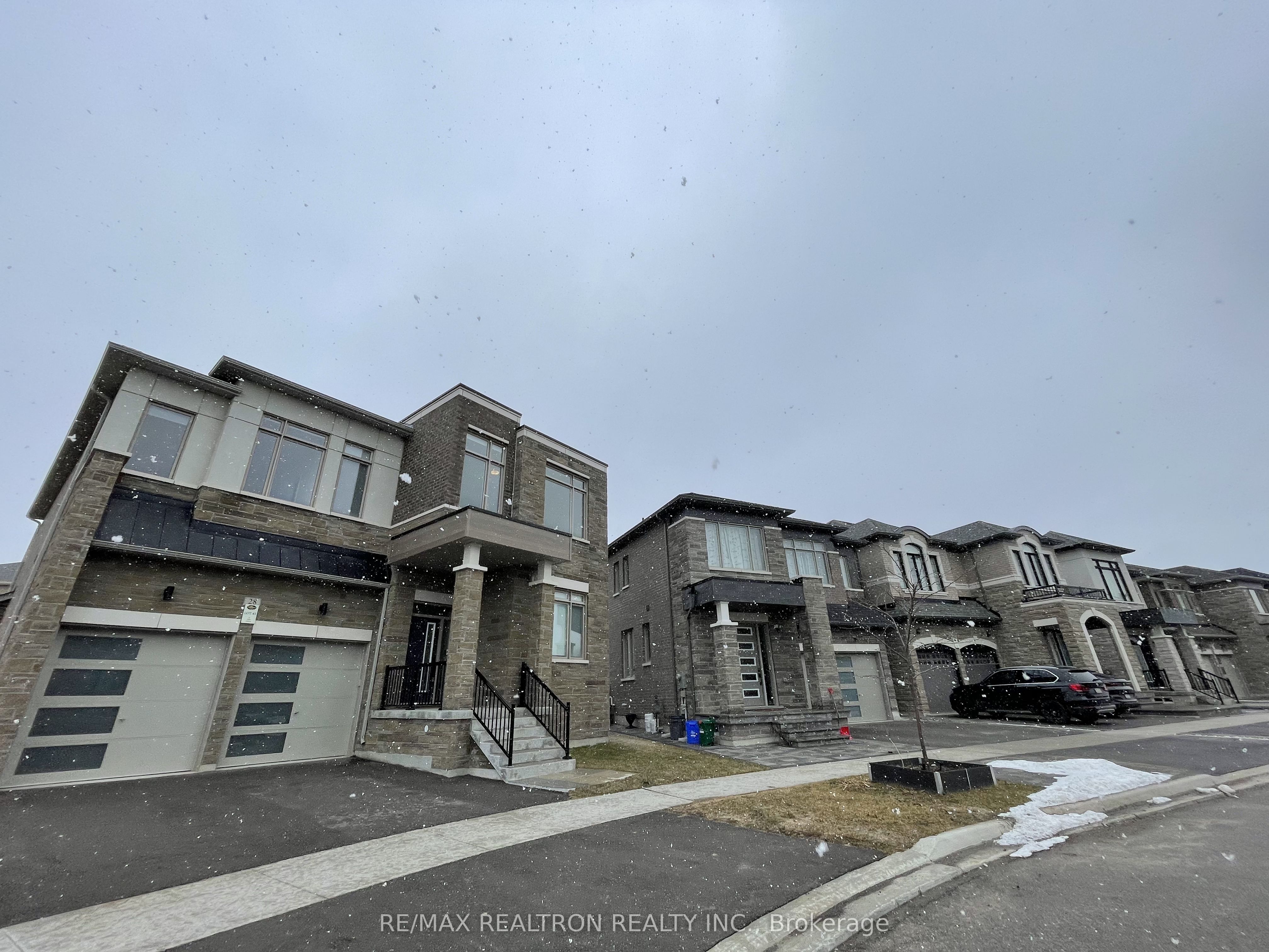 28 Tipp Drive, Richmond Hill, ON L4E 1J3 photo 2
