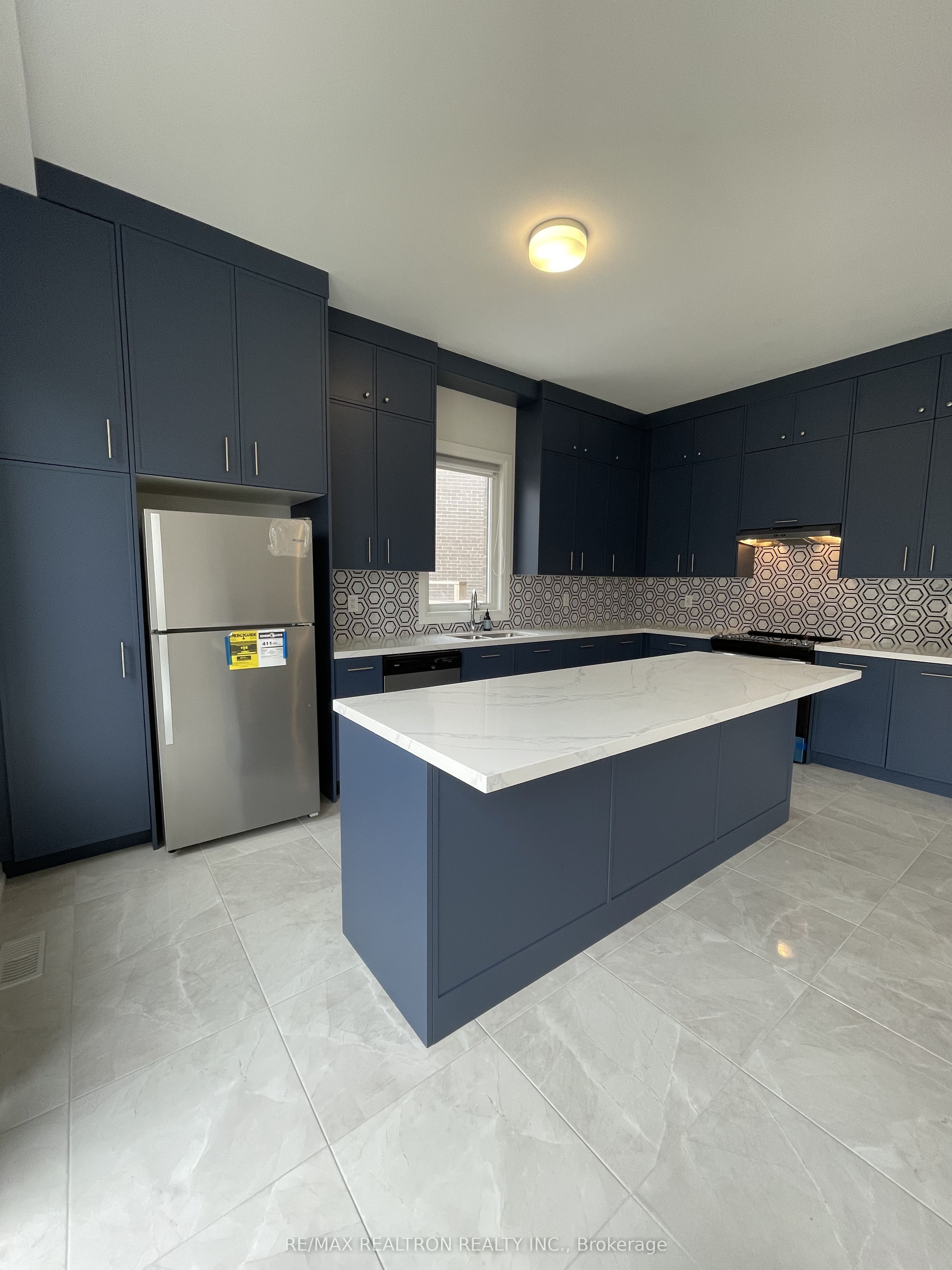 28 Tipp Drive, Richmond Hill, ON L4E 1J3 photo 3